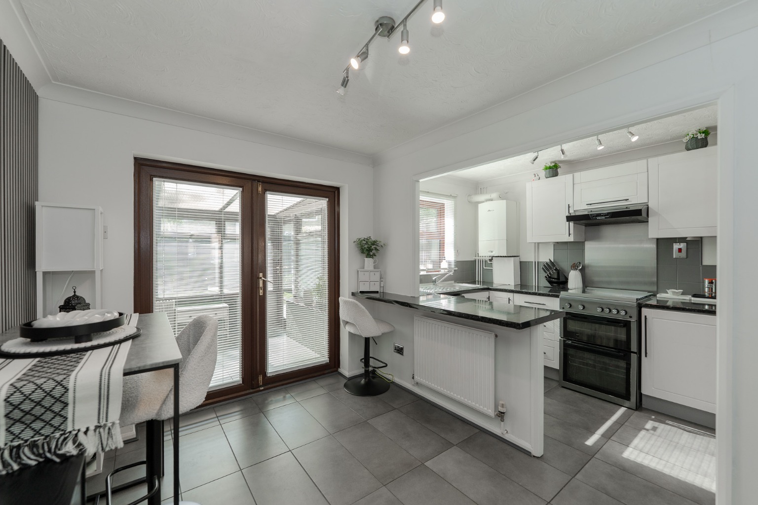 3 bed terraced house for sale in Field Close, Cambridgeshire 2