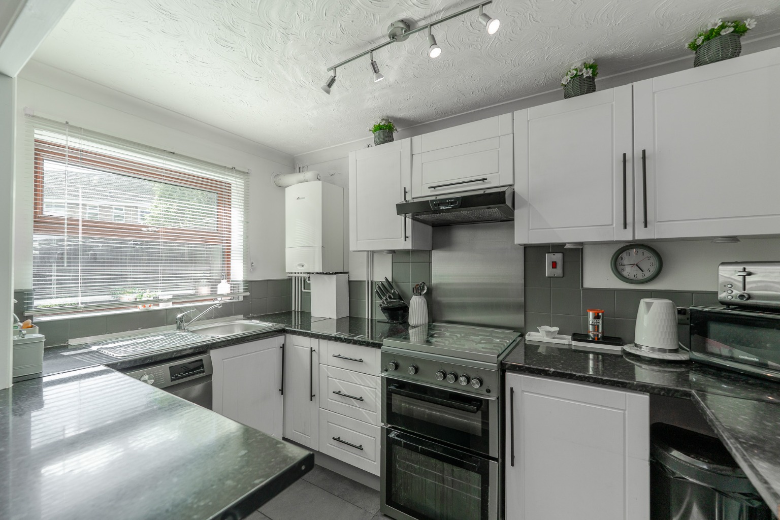 3 bed terraced house for sale in Field Close, Cambridgeshire 5