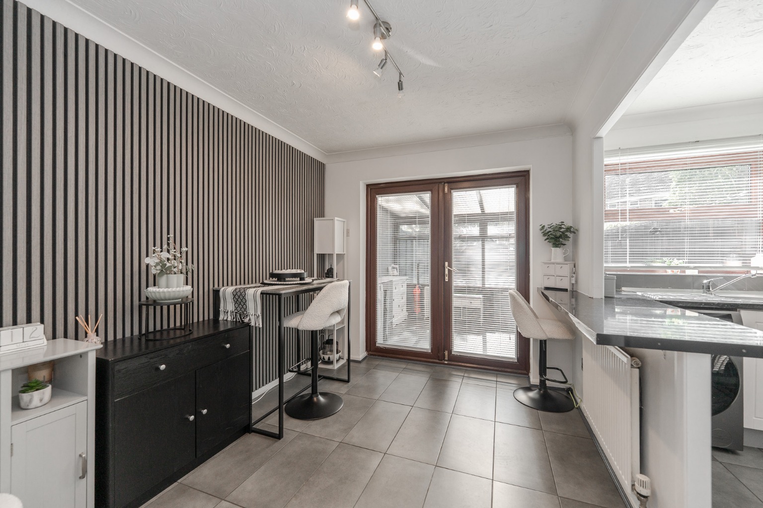 3 bed terraced house for sale in Field Close, Cambridgeshire  - Property Image 7
