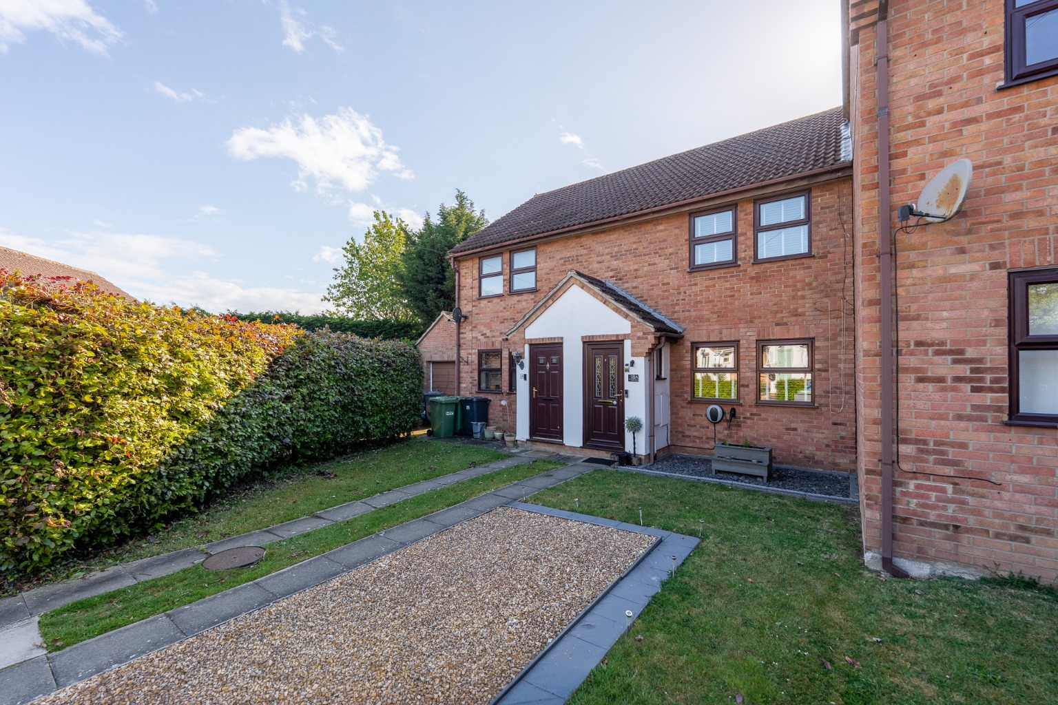 3 bed terraced house for sale in Field Close, Cambridgeshire - Property Image 1