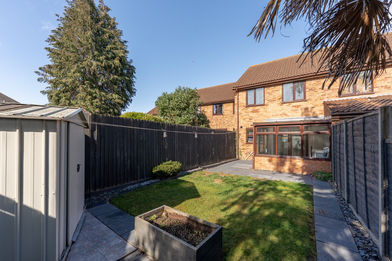 3 bed terraced house for sale in Field Close, Cambridgeshire  - Property Image 4