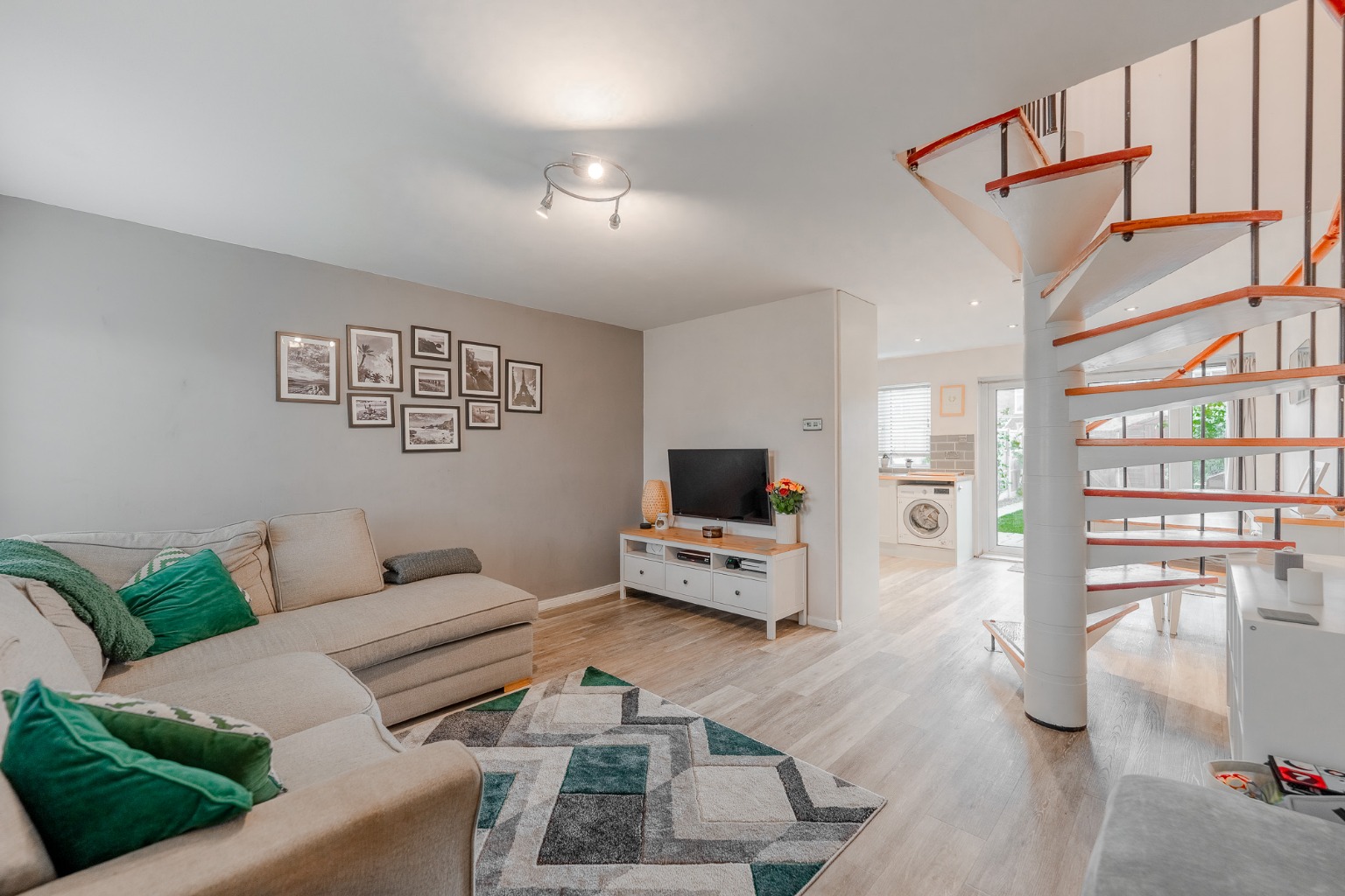 3 bed terraced house for sale in Edinburgh Drive, St Ives  - Property Image 3