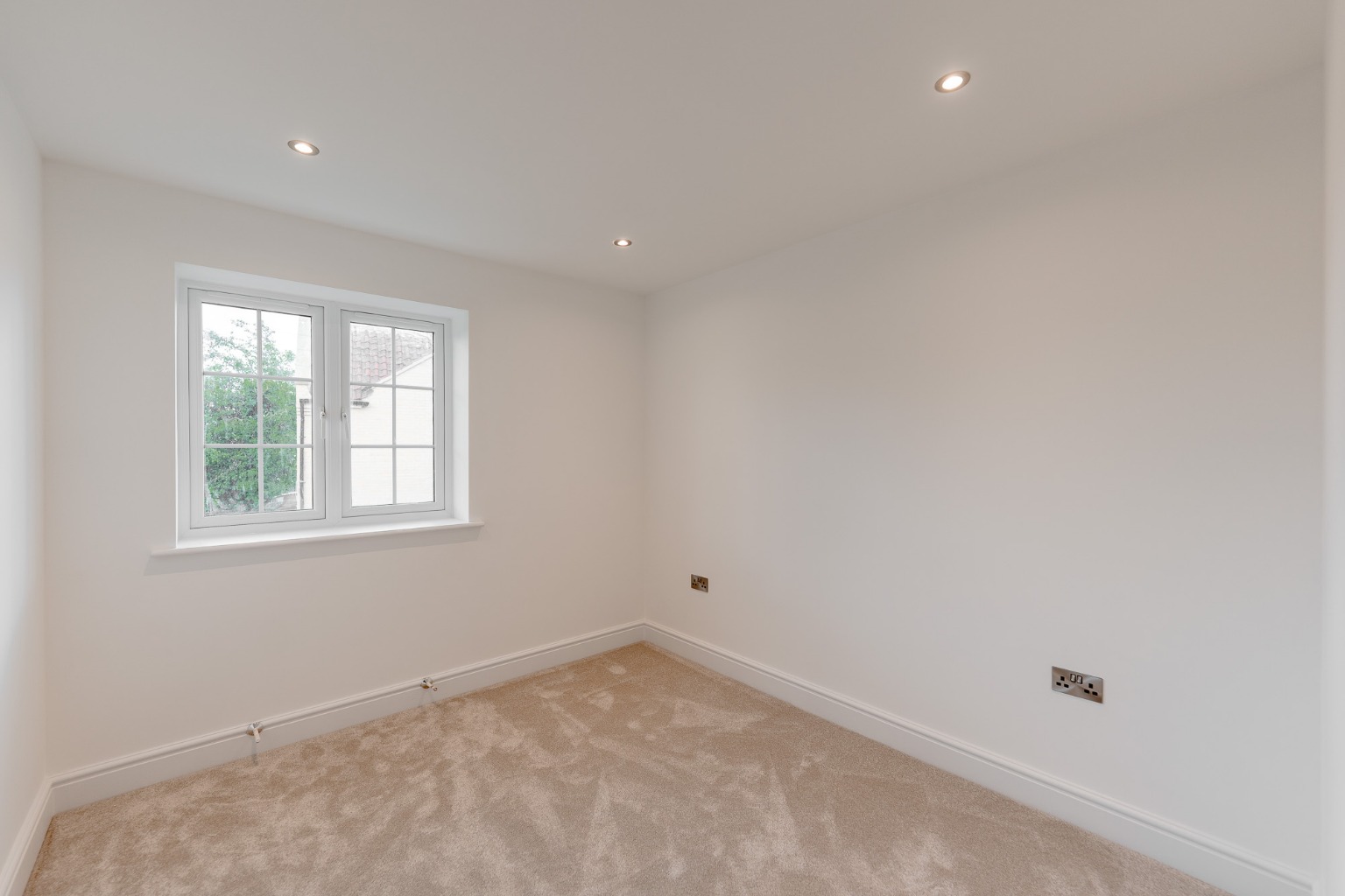 4 bed detached house for sale in Potton Road, Huntingdon 9