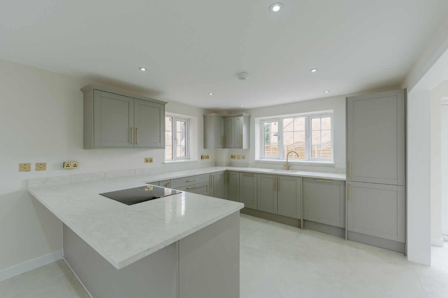 4 bed detached house for sale in Potton Road, Huntingdon 1