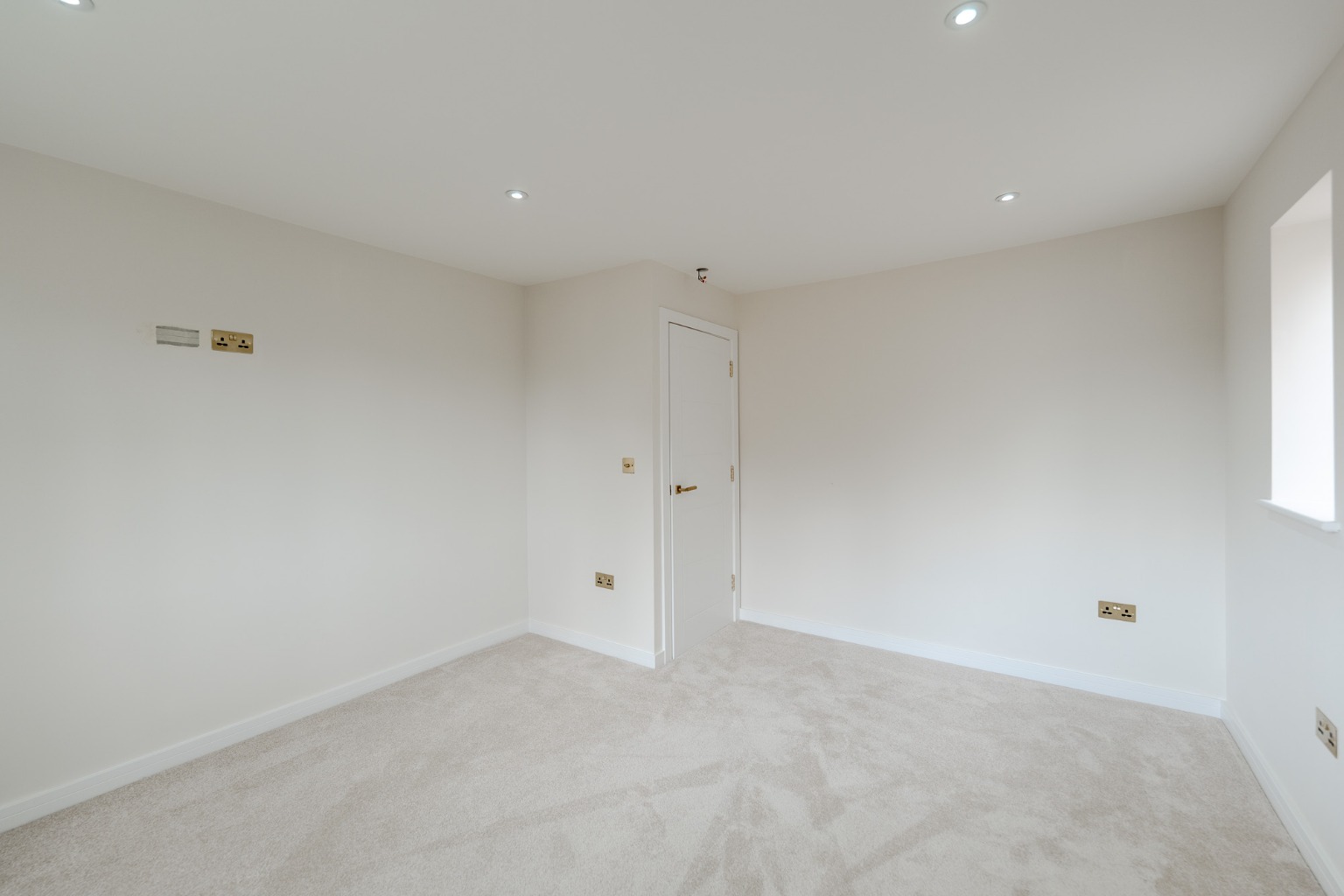 4 bed detached house for sale in Potton Road, Huntingdon 8