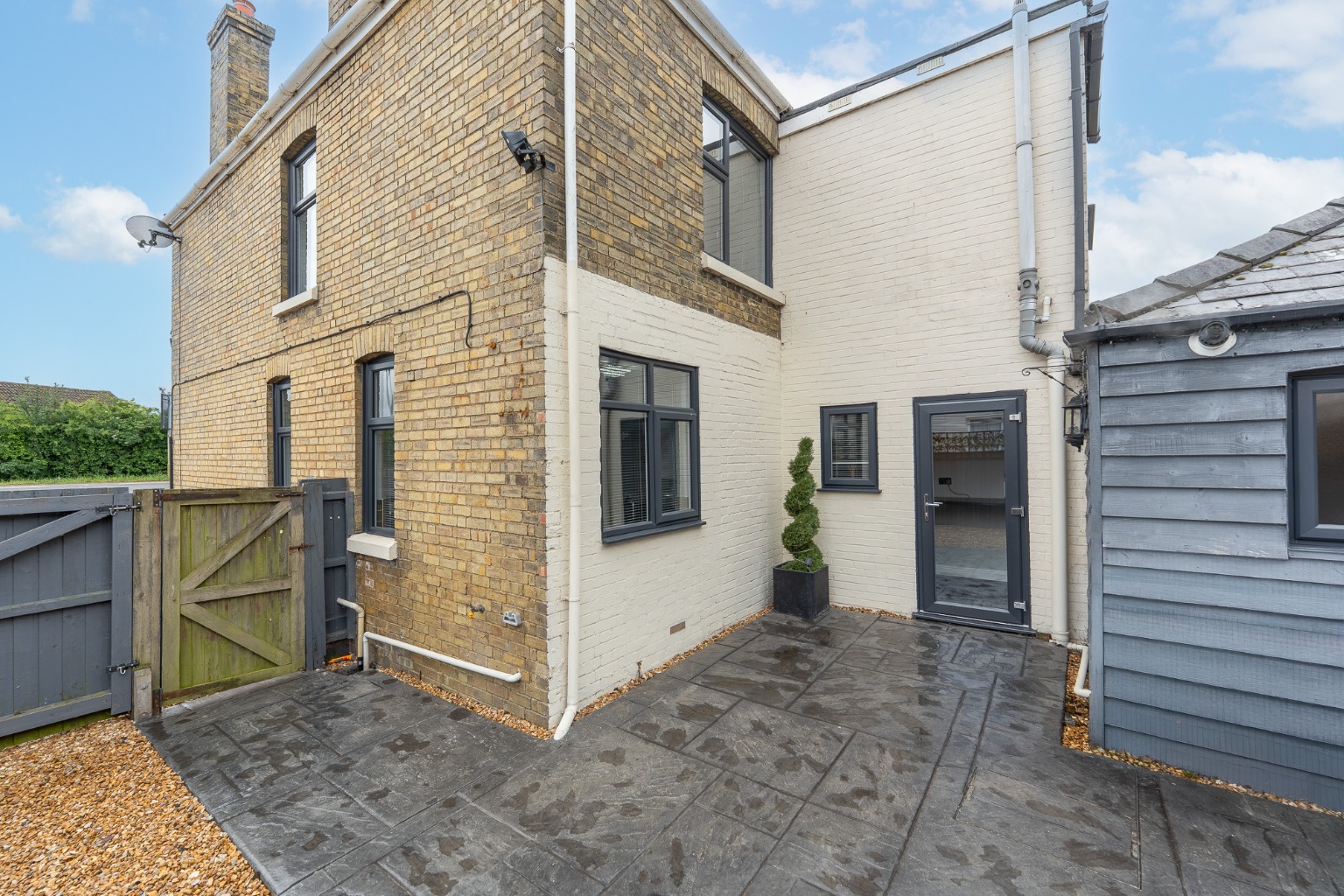 3 bed semi-detached house for sale in Earith Bridge, Huntingdon 16