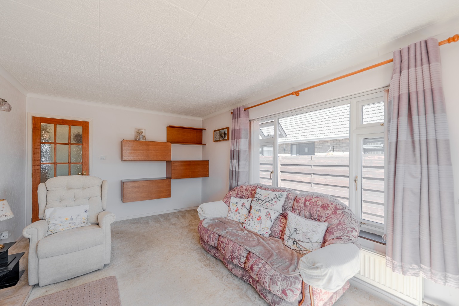 3 bed bungalow for sale in Overcote Lane, Cambridgeshire  - Property Image 5
