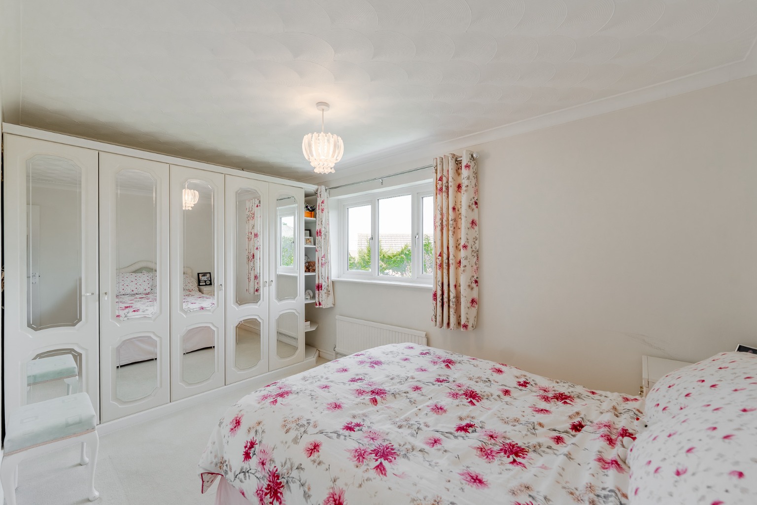 4 bed detached house for sale in Bergamont Close, Cambridgeshire  - Property Image 14