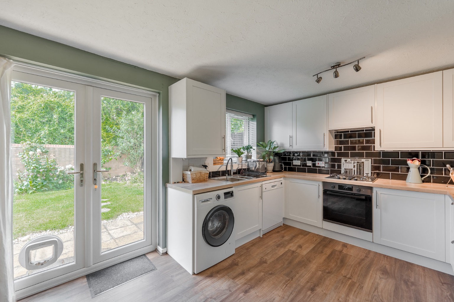 4 bed end of terrace house for sale in Wood View, Cambridgeshire 4