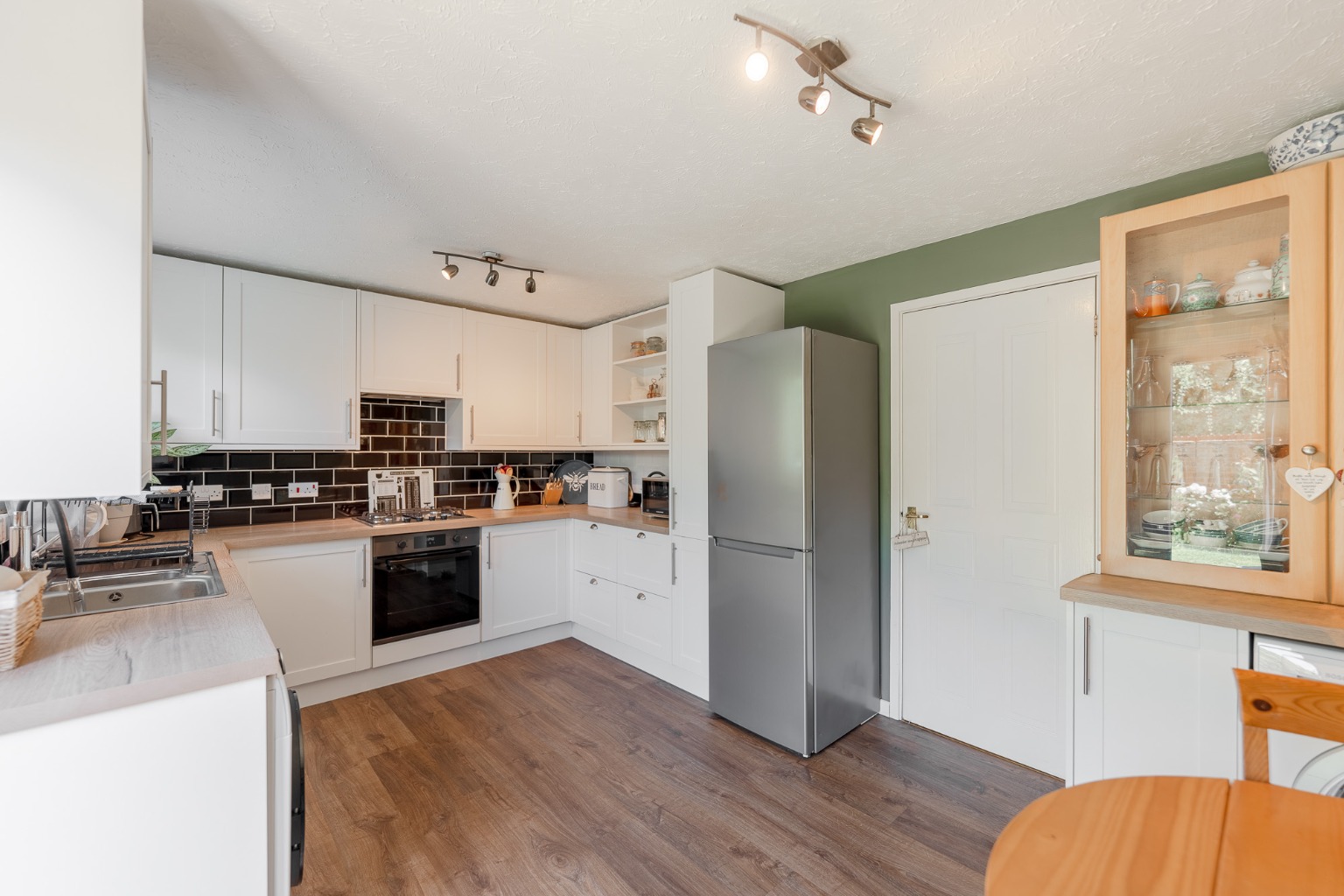 4 bed end of terrace house for sale in Wood View, Cambridgeshire 3