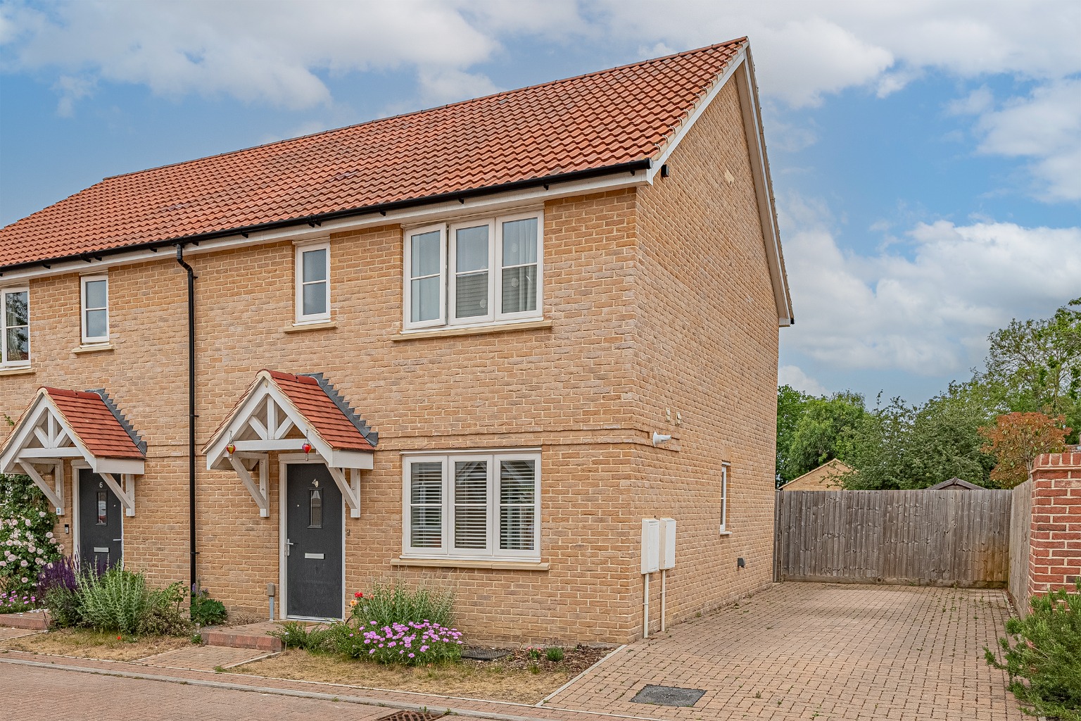 2 bed semi-detached house for sale in Howells Way, Cambridgeshire - Property Image 1