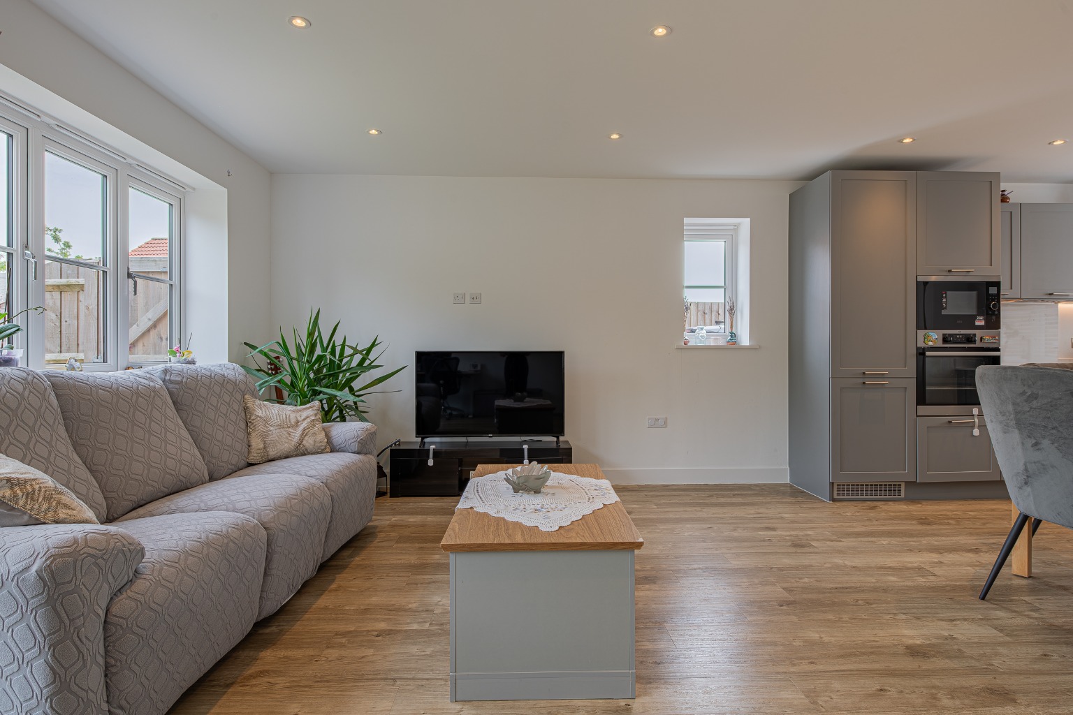 2 bed semi-detached house for sale in Howells Way, Cambridgeshire  - Property Image 5