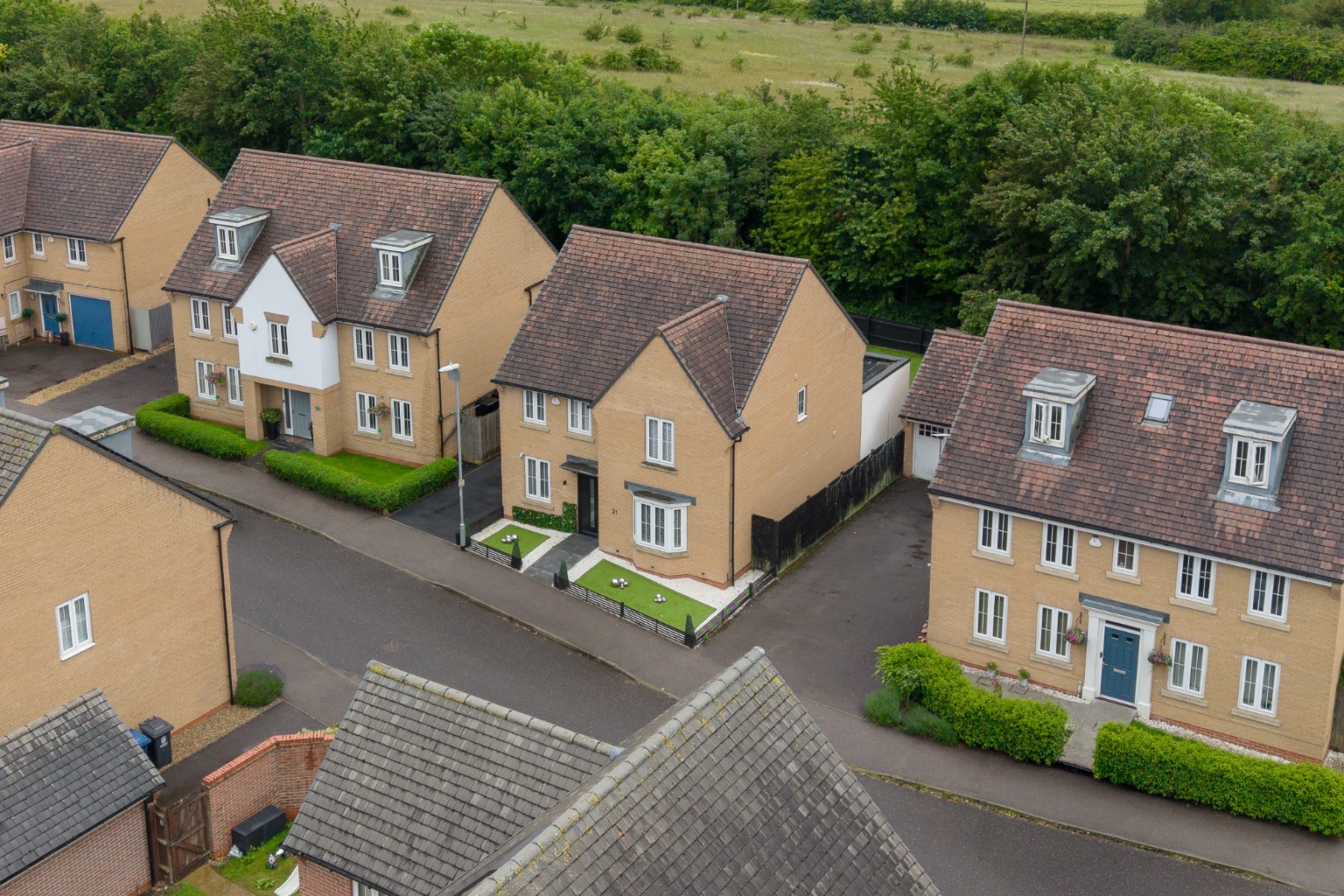 5 bed detached house for sale in Trinity Way, Cambridgeshire  - Property Image 1