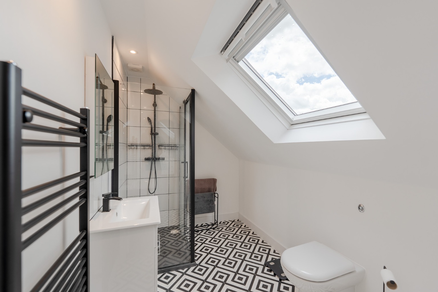 5 bed detached house for sale in Trinity Way, Cambridgeshire  - Property Image 20