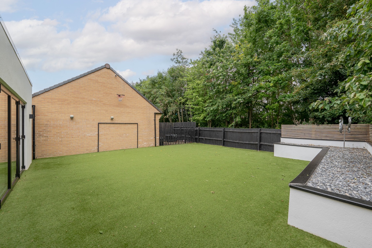 5 bed detached house for sale in Trinity Way, Cambridgeshire  - Property Image 4