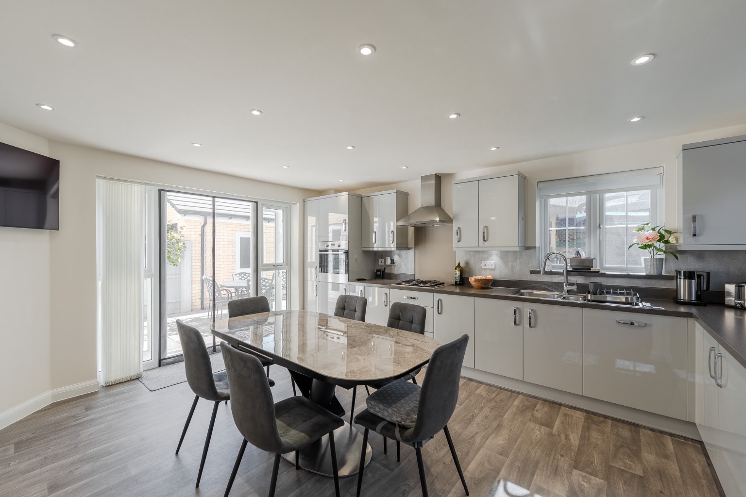 4 bed detached house for sale in Innkeeper Way, Huntingdon 4