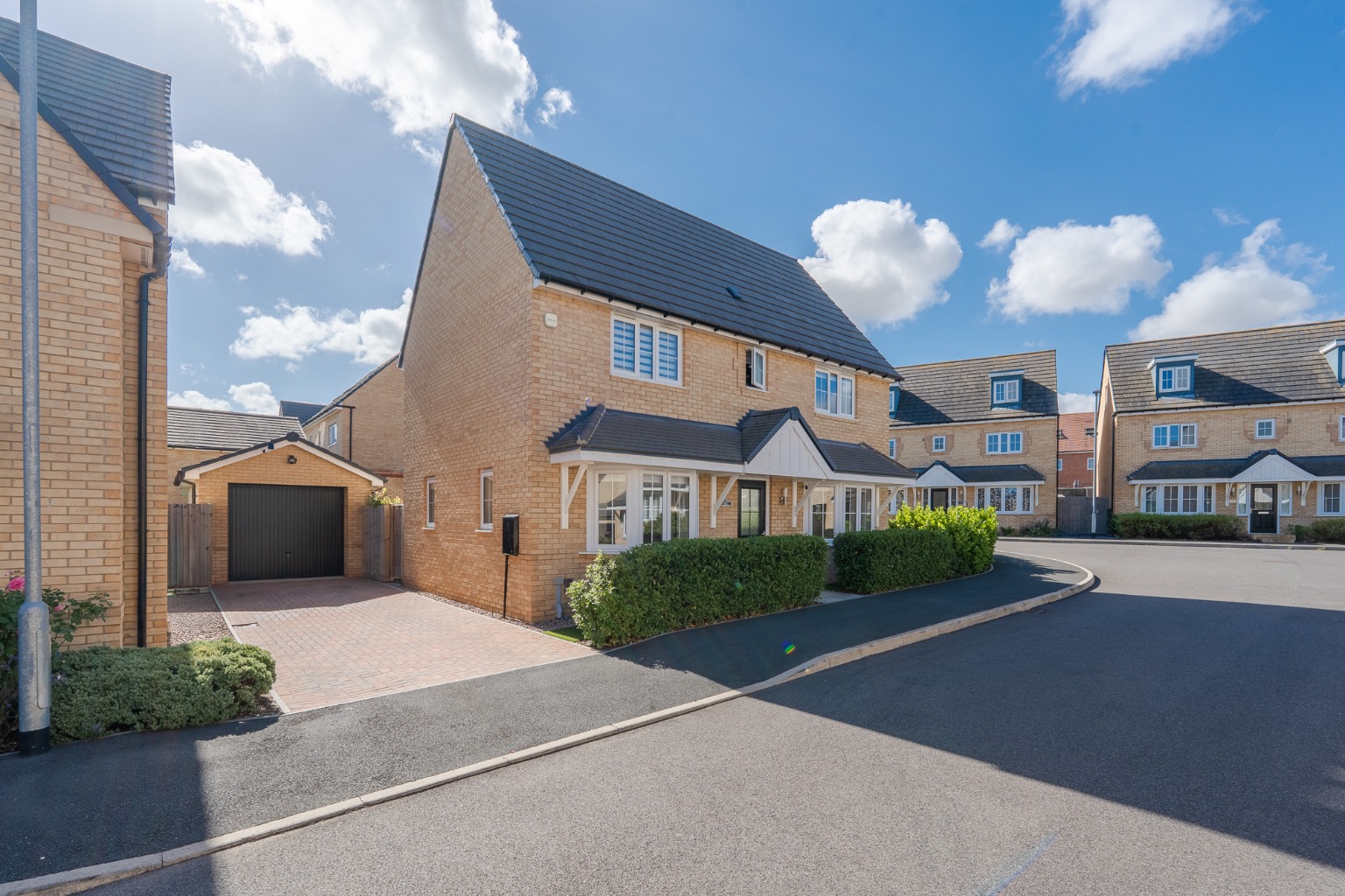 4 bed detached house for sale in Innkeeper Way, Huntingdon 25