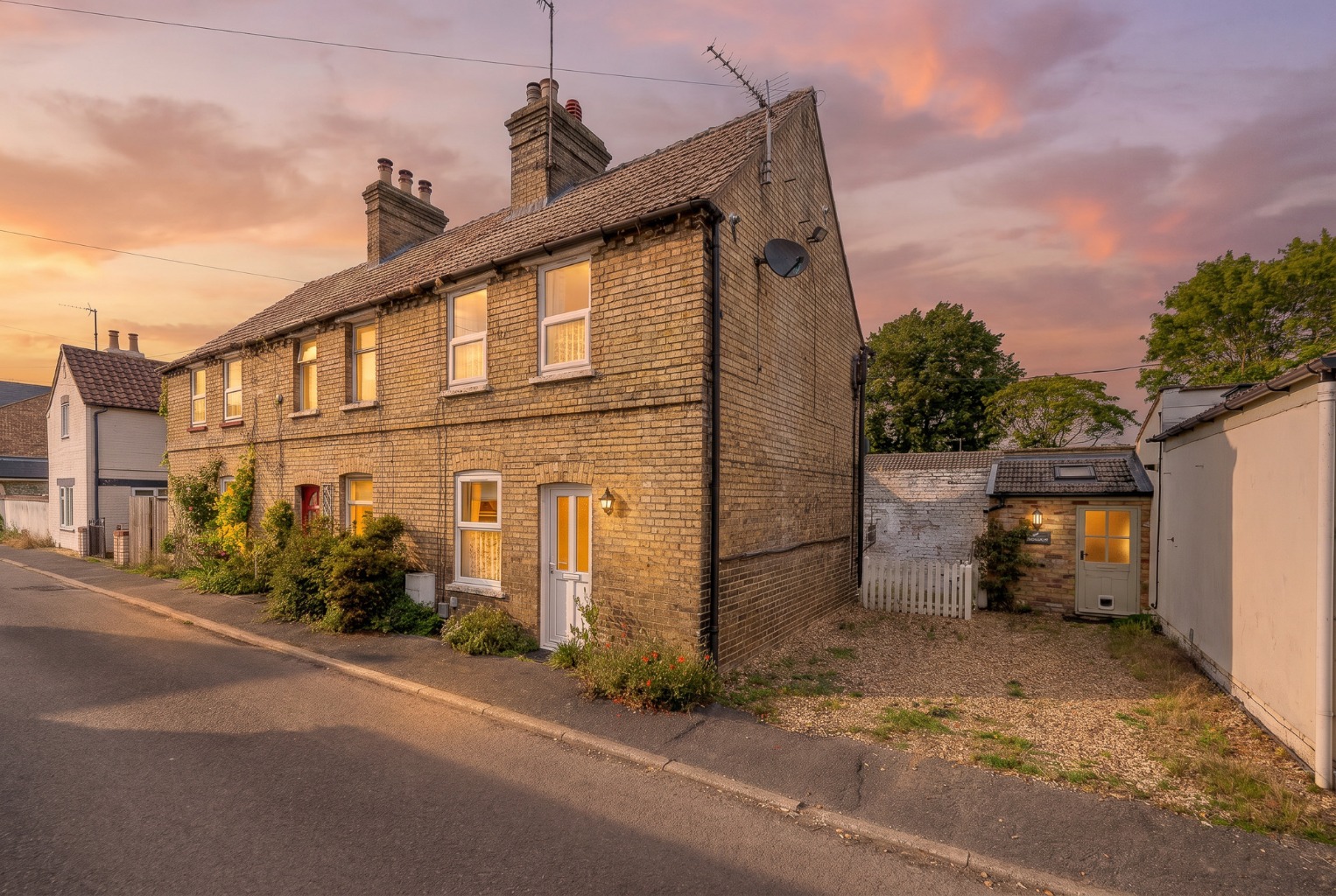 2 bed end of terrace house for sale in Oxford Road, St Ives - Property Image 1
