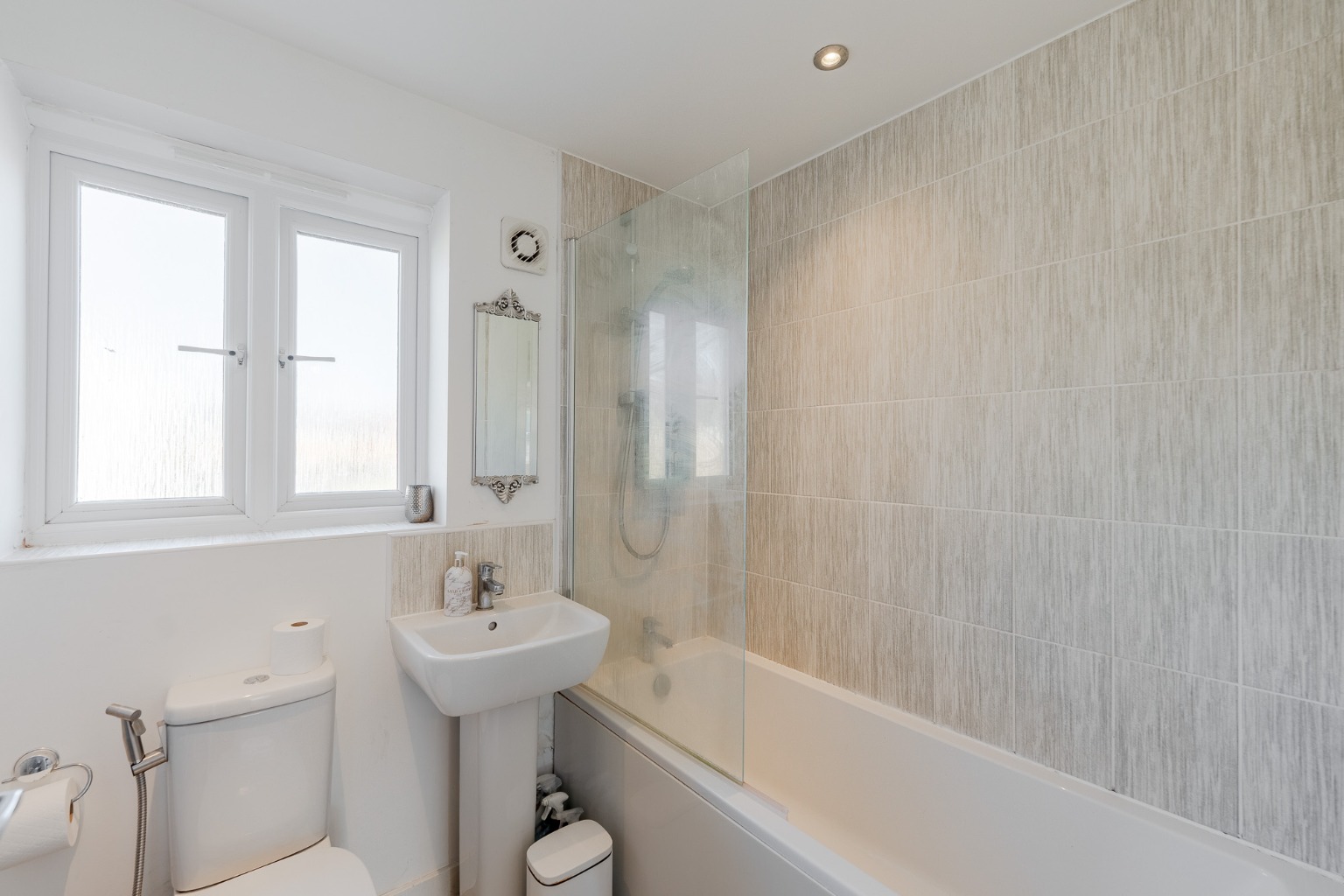 4 bed end of terrace house for sale in Bloomfield Drive, Huntingdon 13