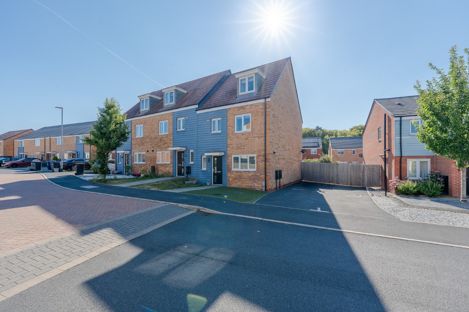 4 bed end of terrace house for sale in Bloomfield Drive, Huntingdon, PE29