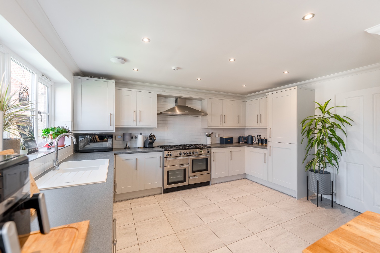 4 bed detached house for sale in Senliz Road, Cambridgeshire  - Property Image 4