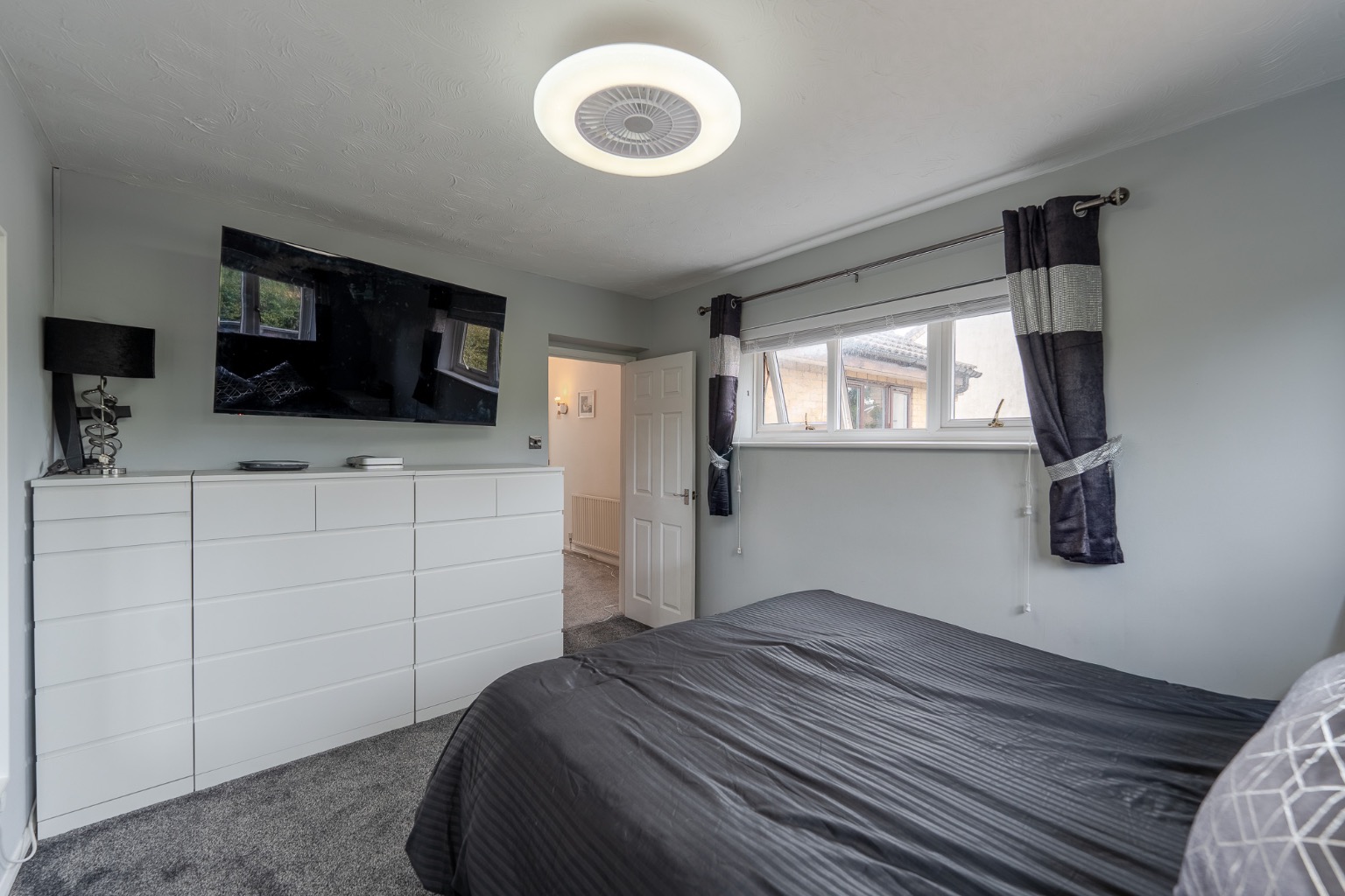 4 bed detached house for sale in Highfield Avenue, Cambridgeshire  - Property Image 11