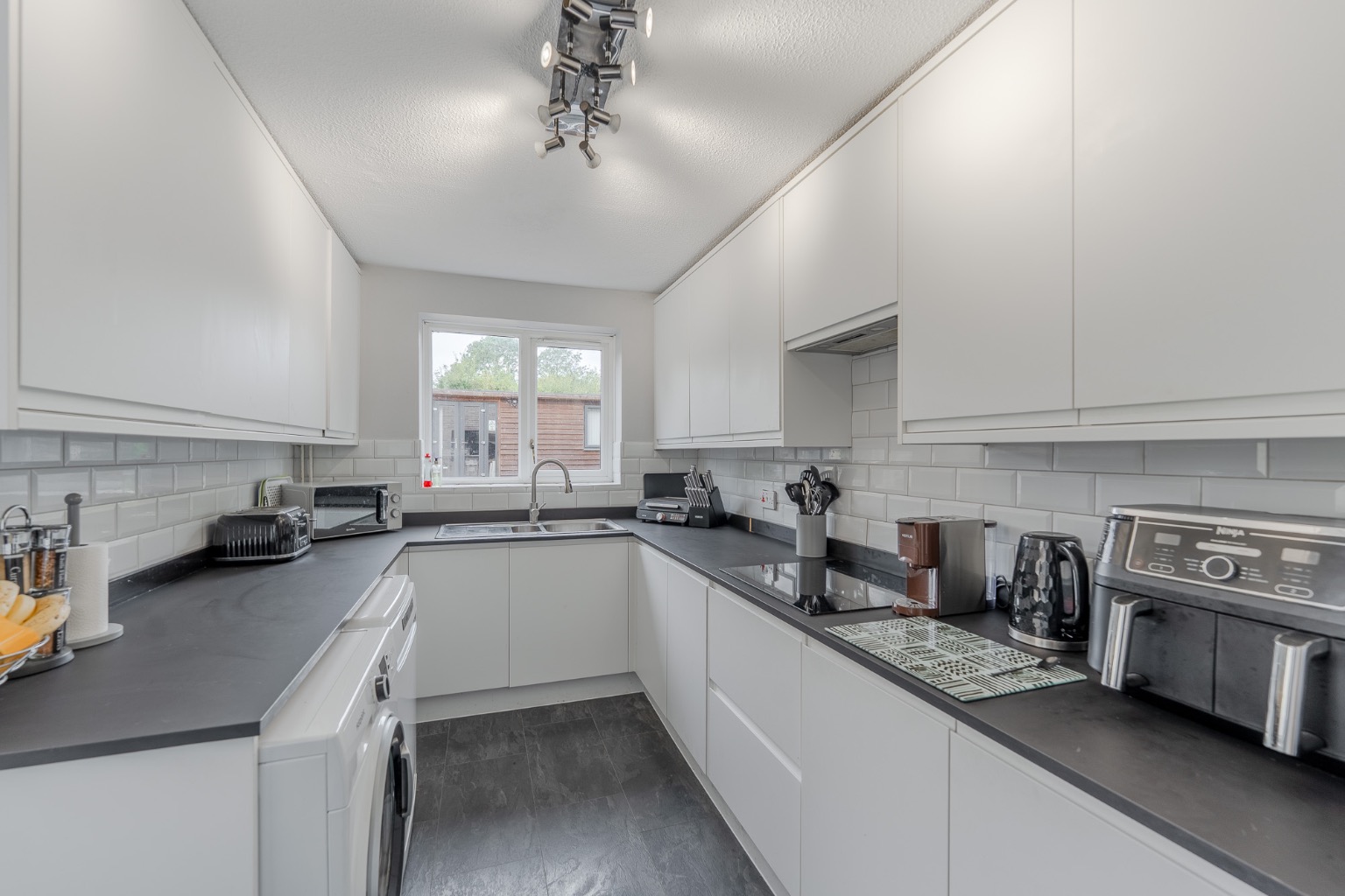 4 bed detached house for sale in Highfield Avenue, Cambridgeshire  - Property Image 4