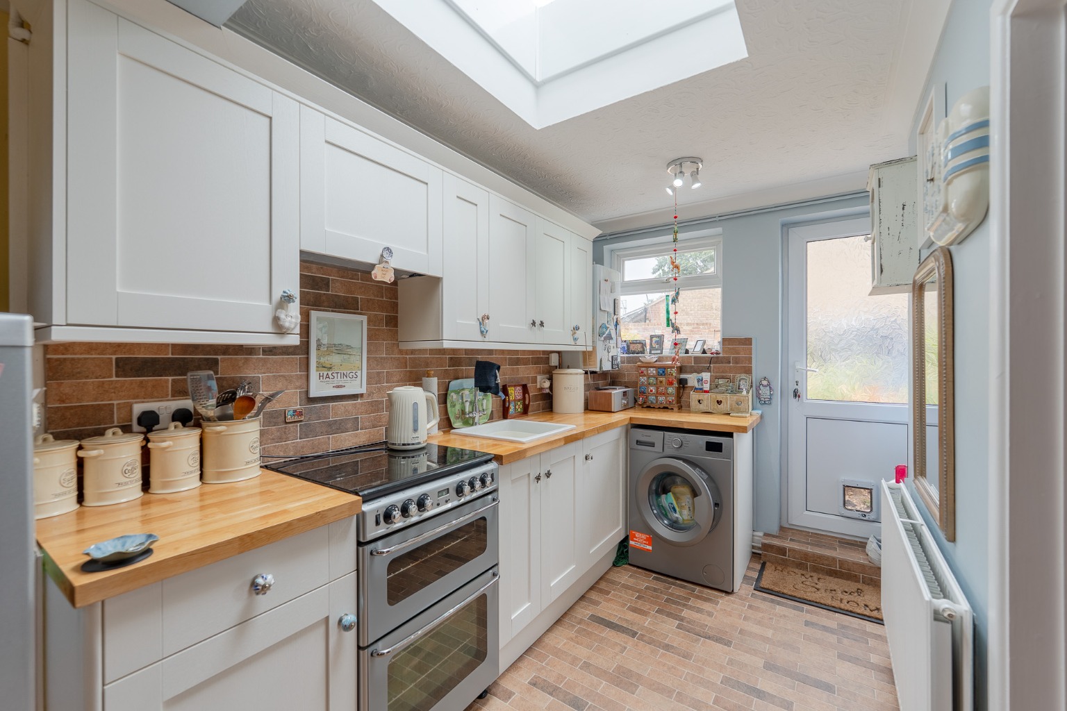 2 bed terraced house for sale in Cambridge Road, Cambridgeshire  - Property Image 4