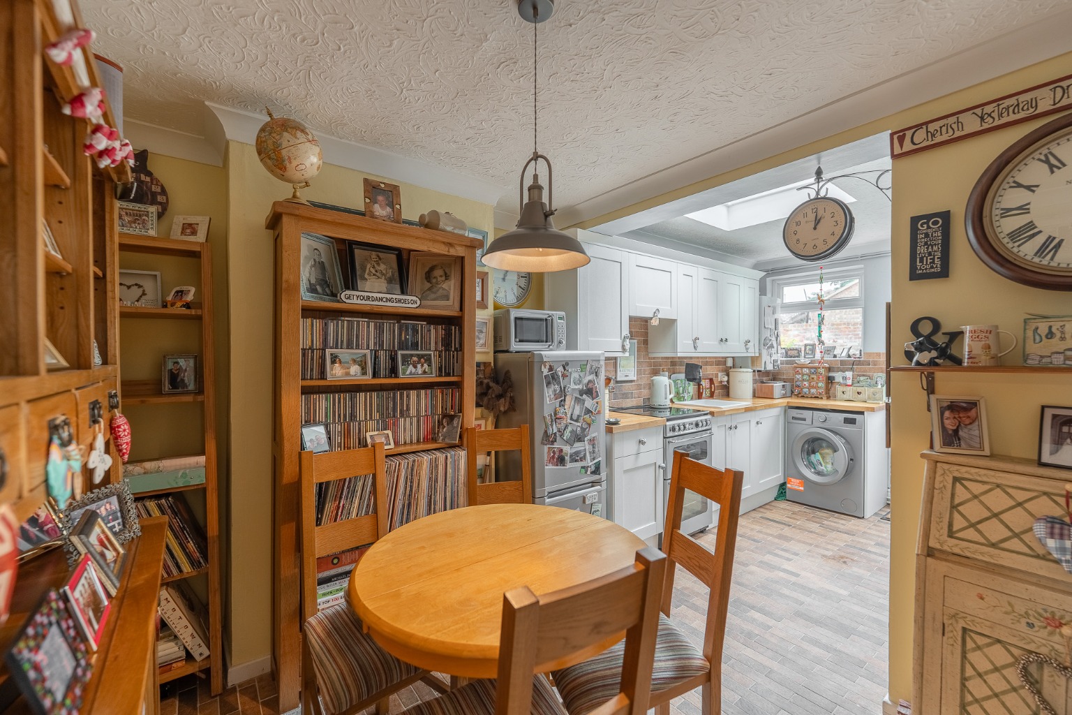 2 bed terraced house for sale in Cambridge Road, Cambridgeshire 5
