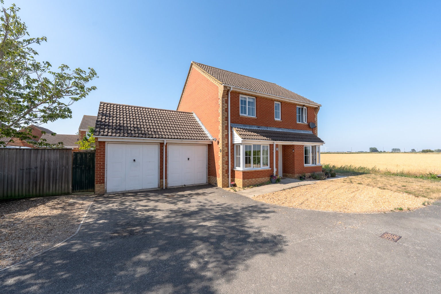 4 bed detached house for sale in Drovers Close, Huntingdon  - Property Image 1