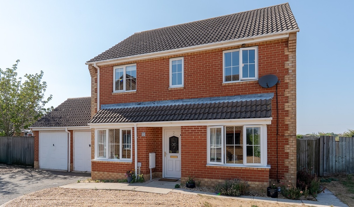 4 bed detached house for sale in Drovers Close, Huntingdon - Property Image 1