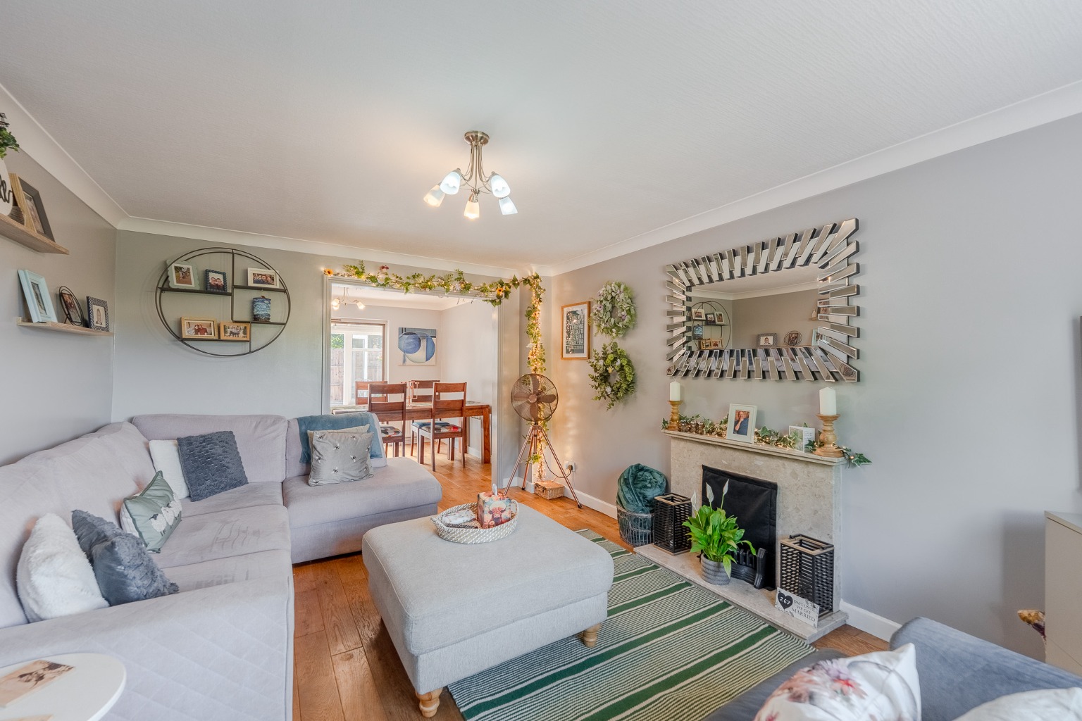 4 bed link detached house for sale in School Lane, Huntingdon 2
