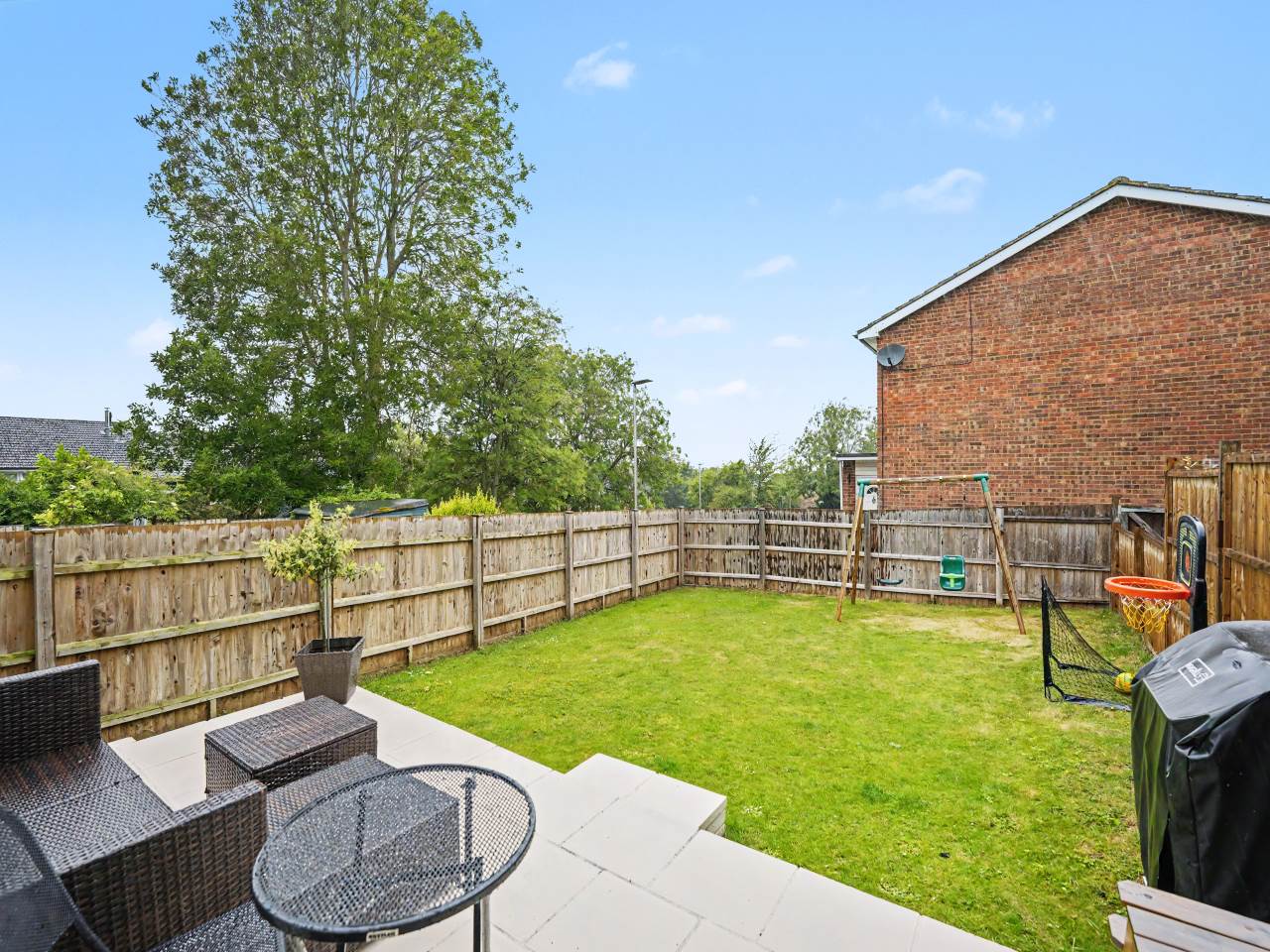end of terrace house for sale in Shaftesbury Way