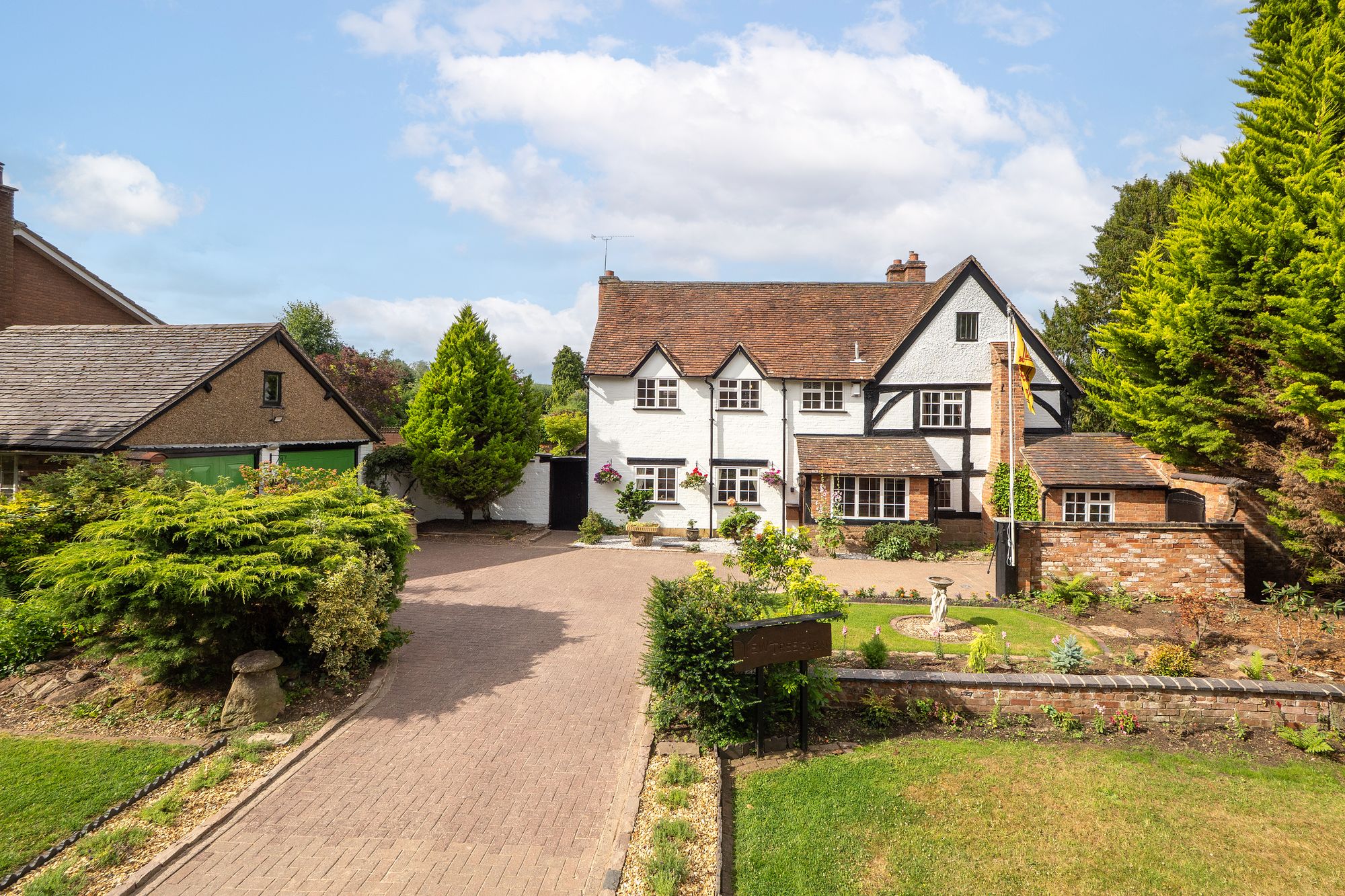 5 Bed Detached House For Sale In Coopers Walk, Bubbenhall, (Ref: 727913), CV8