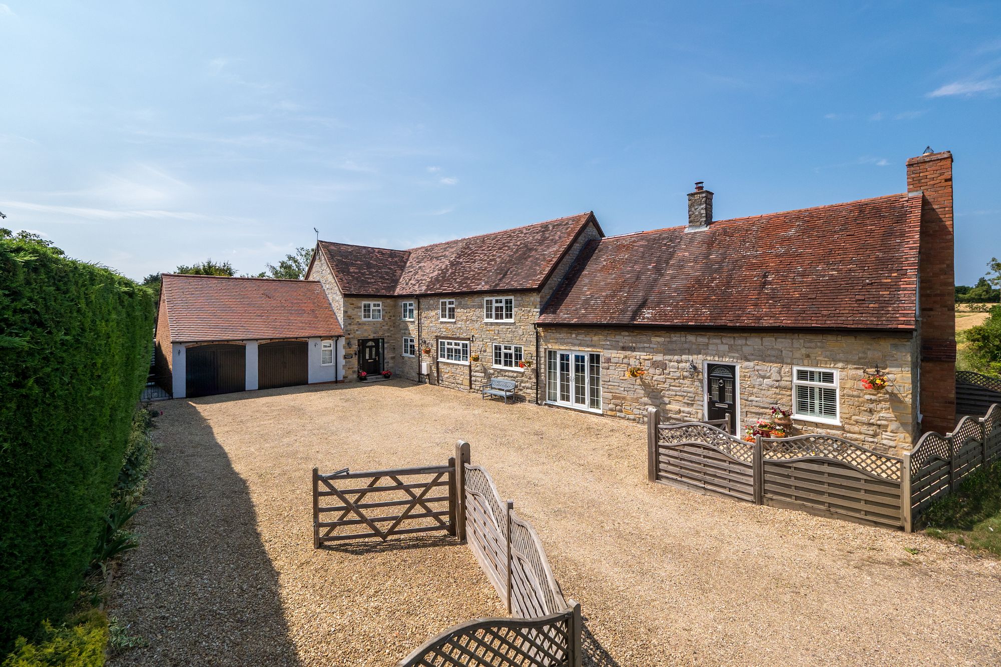 5 Bed Detached House For Sale In Honeybourne Road, Bidford-On-Avon, (Ref: 659639), B50