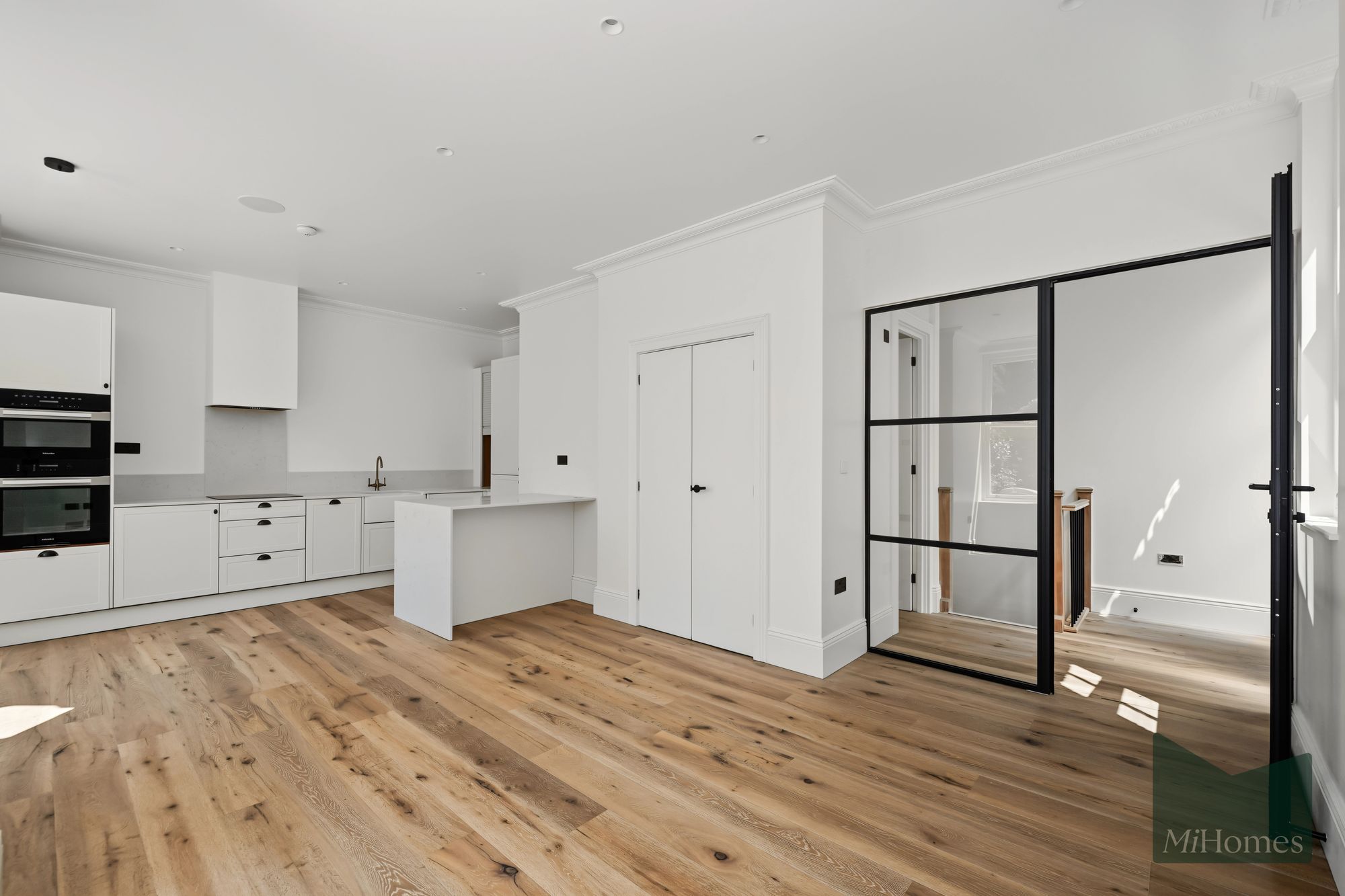 3 bed maisonette for sale in Maple Rise, Colney Hatch Lane, N10 - Property Image 2