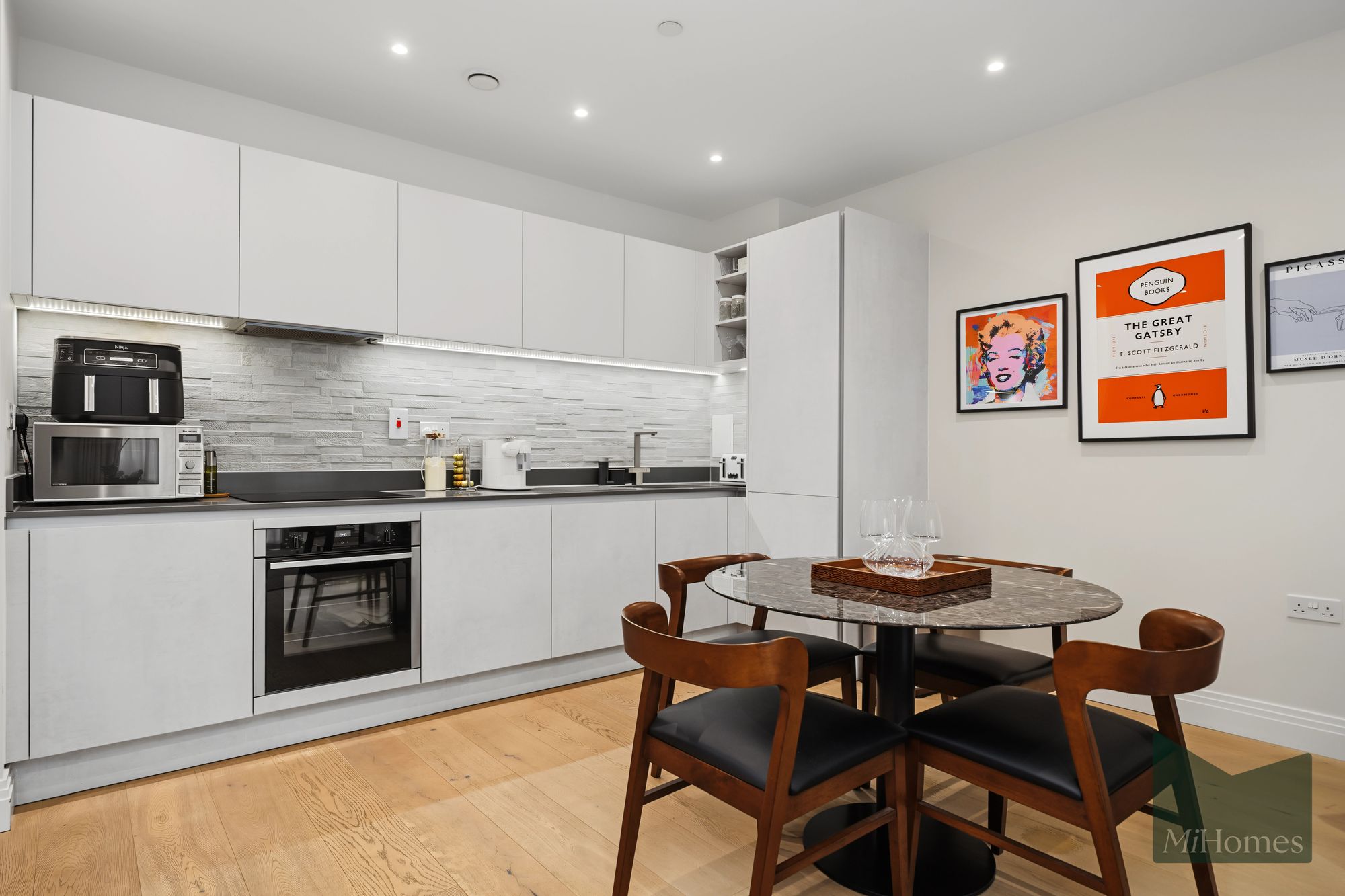 1 bed flat for sale in Royal Engineers Way, Burghley House, NW7 - Property Image 5
