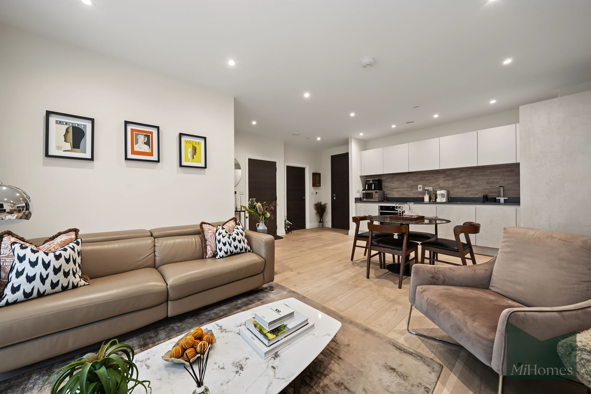 1 bed flat for sale in Royal Engineers Way, Burghley House, NW7 - Property Image 2