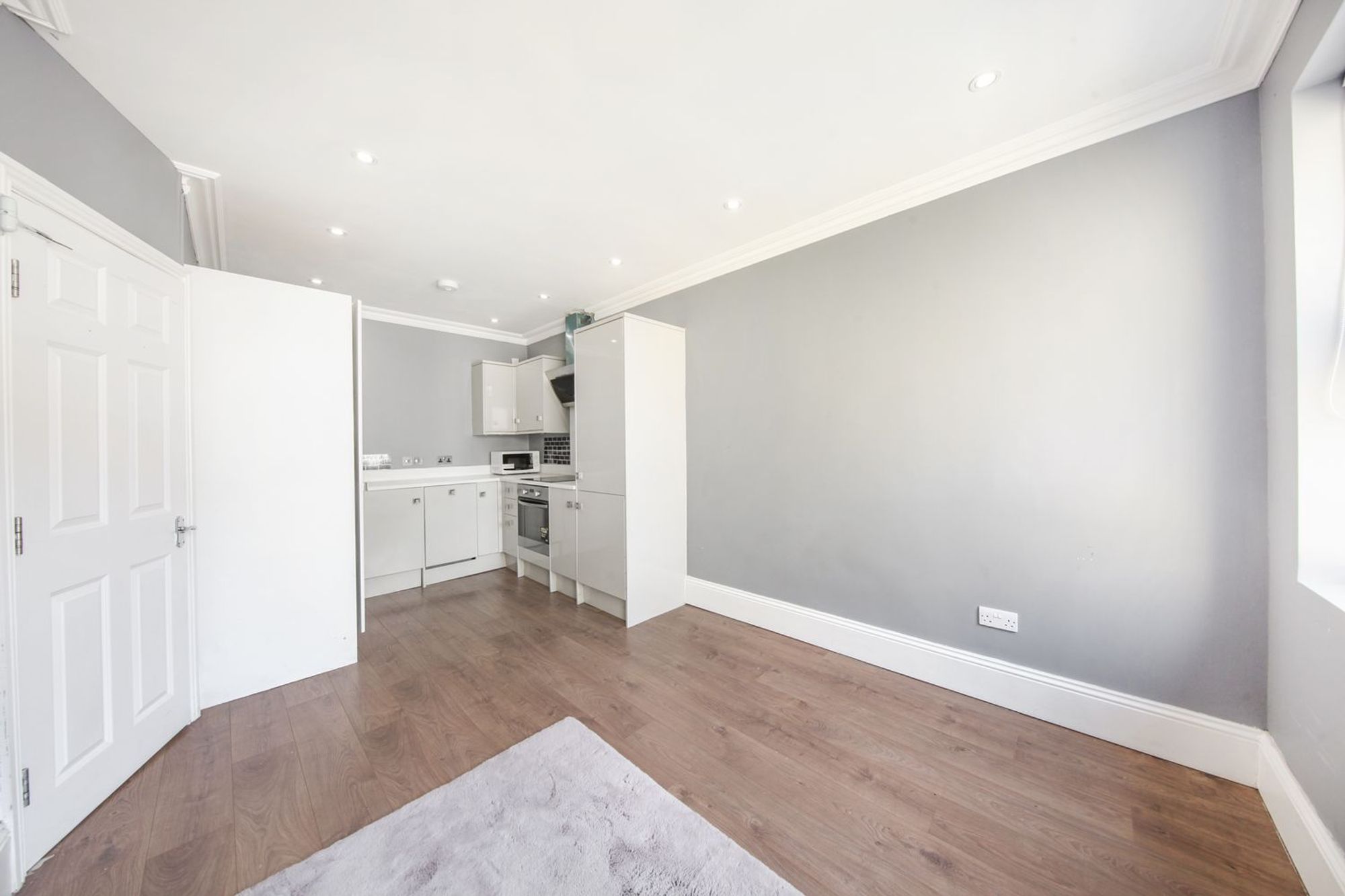 1 bed flat to rent in High Street, Croydon  - Property Image 1