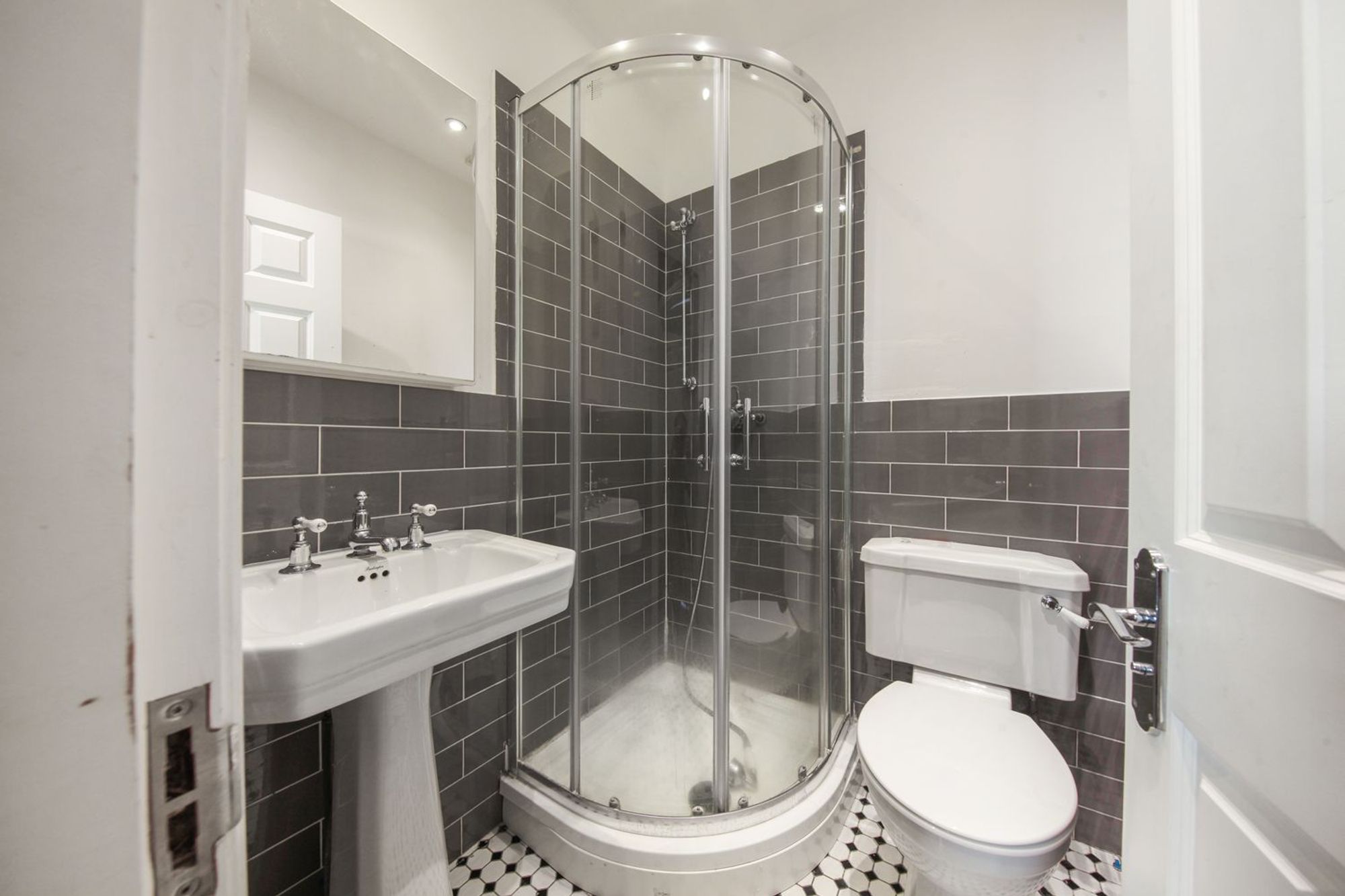 1 bed flat to rent in High Street, Croydon  - Property Image 5