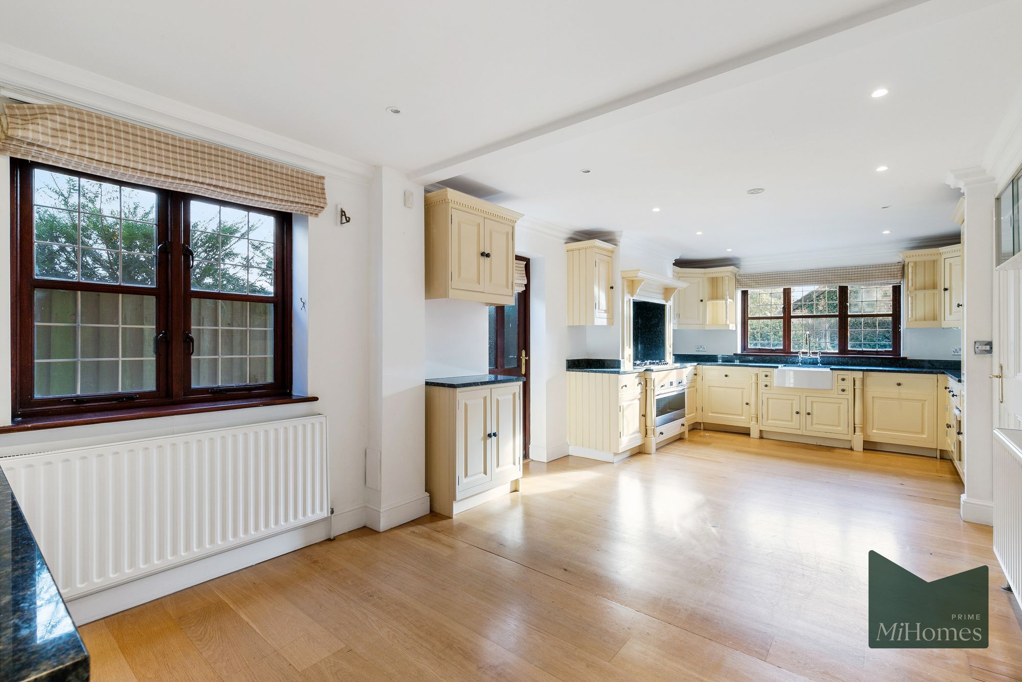 4 bed detached house to rent in Beech Hill, Barnet, EN4  - Property Image 2