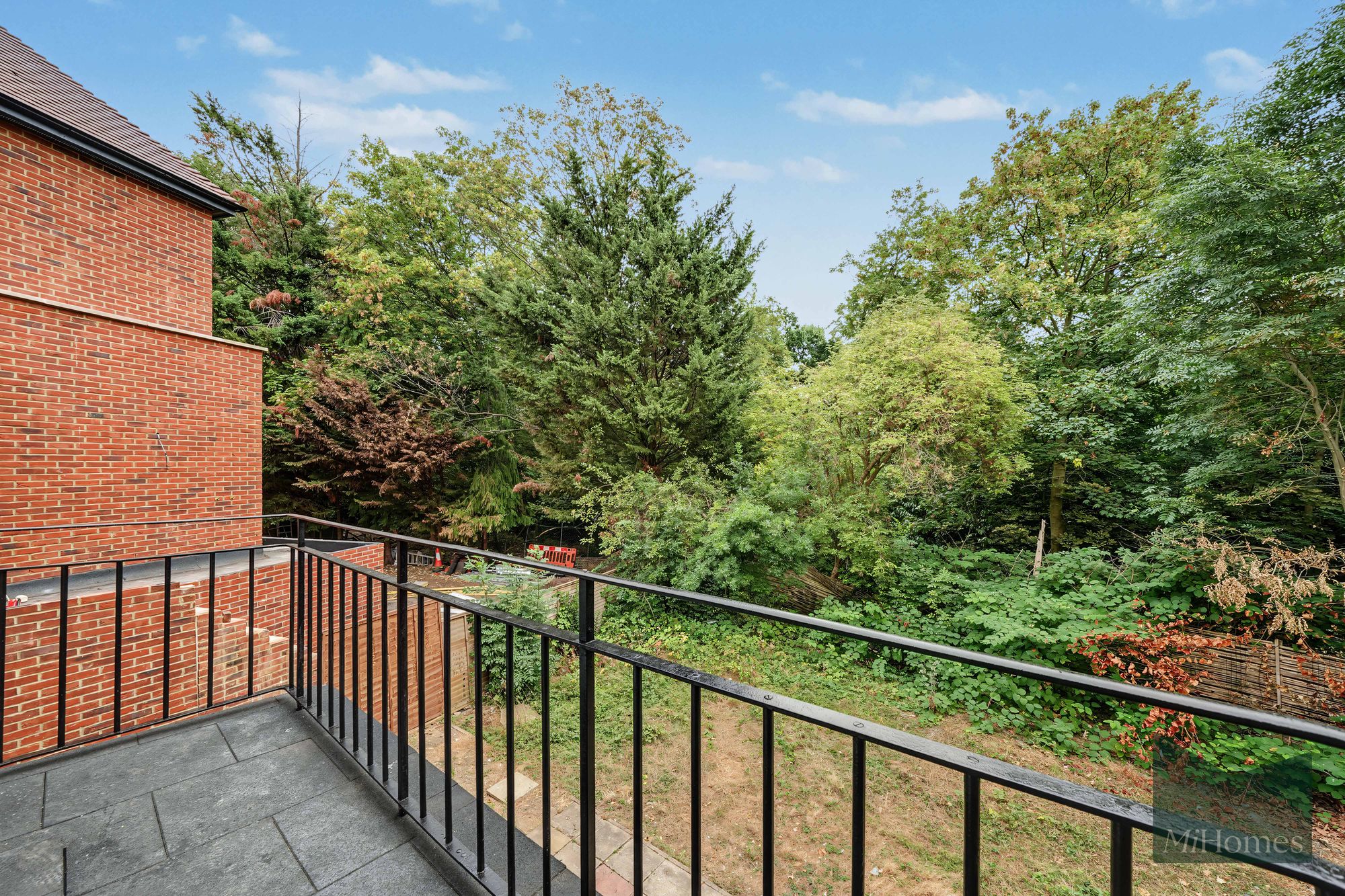 6 bed detached house to rent in Danescroft Gardens, London, NW4  - Property Image 3