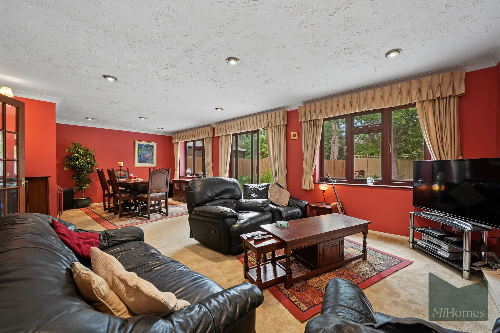 4 bed detached house for sale in Canford Close, Enfield, EN2 - Property Image 2