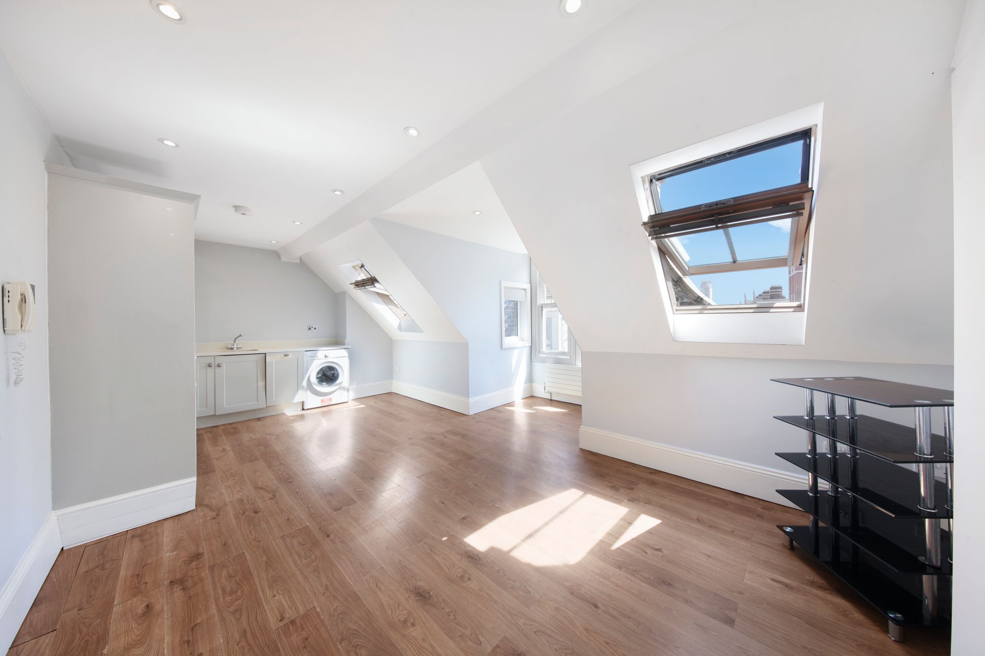 1 bed flat to rent in High Street, Croydon