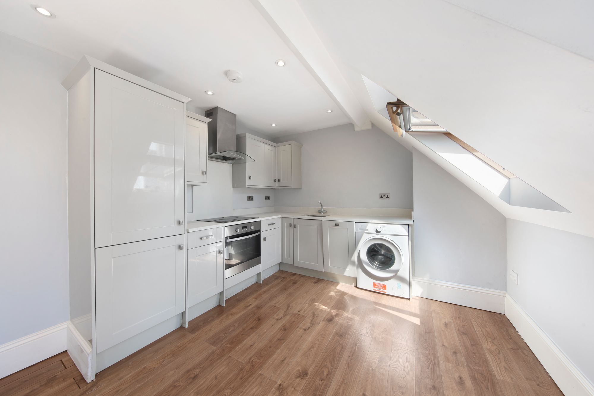 1 bed flat to rent in High Street, Croydon  - Property Image 2
