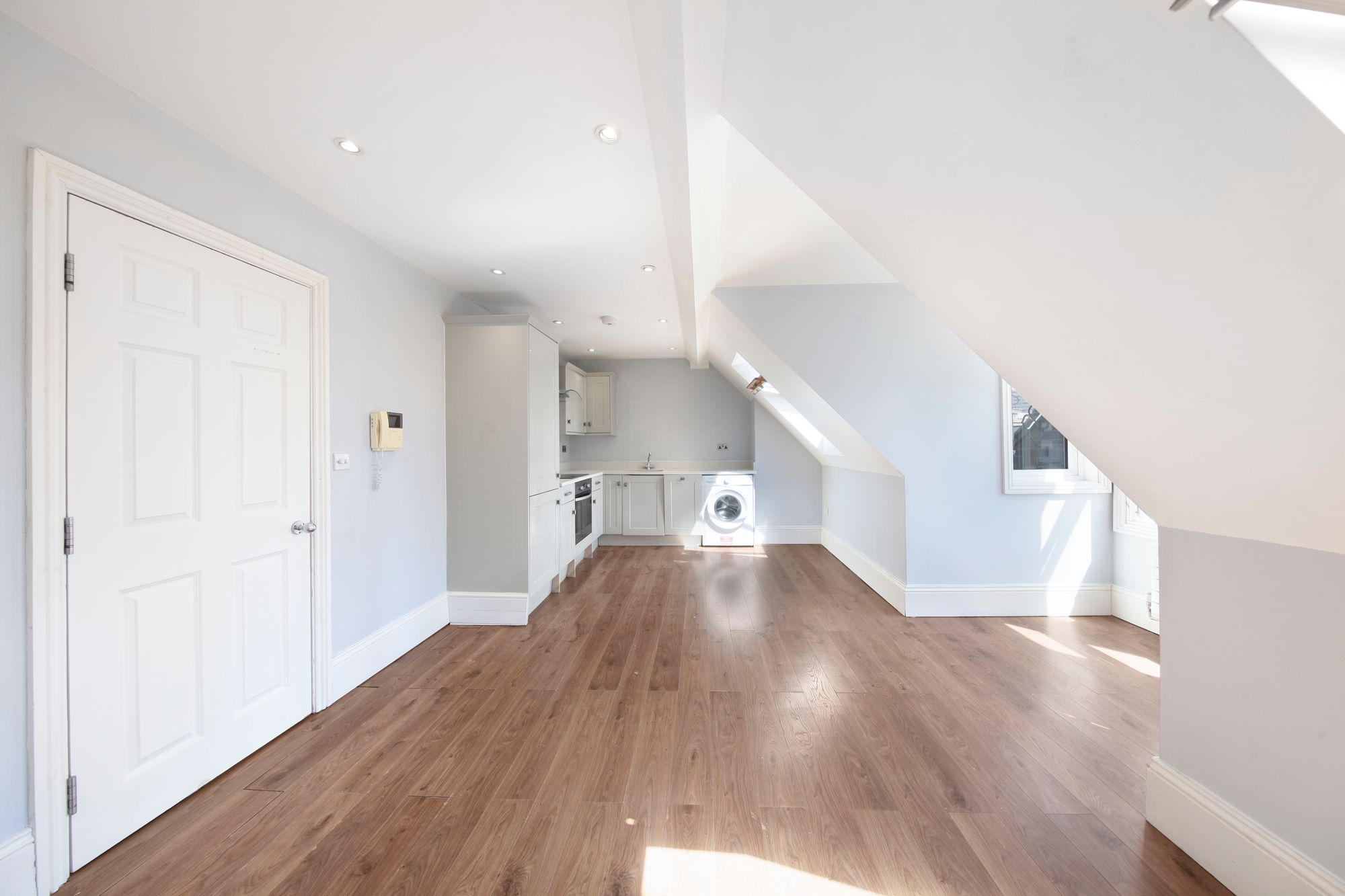 1 bed flat to rent in High Street, Croydon  - Property Image 8