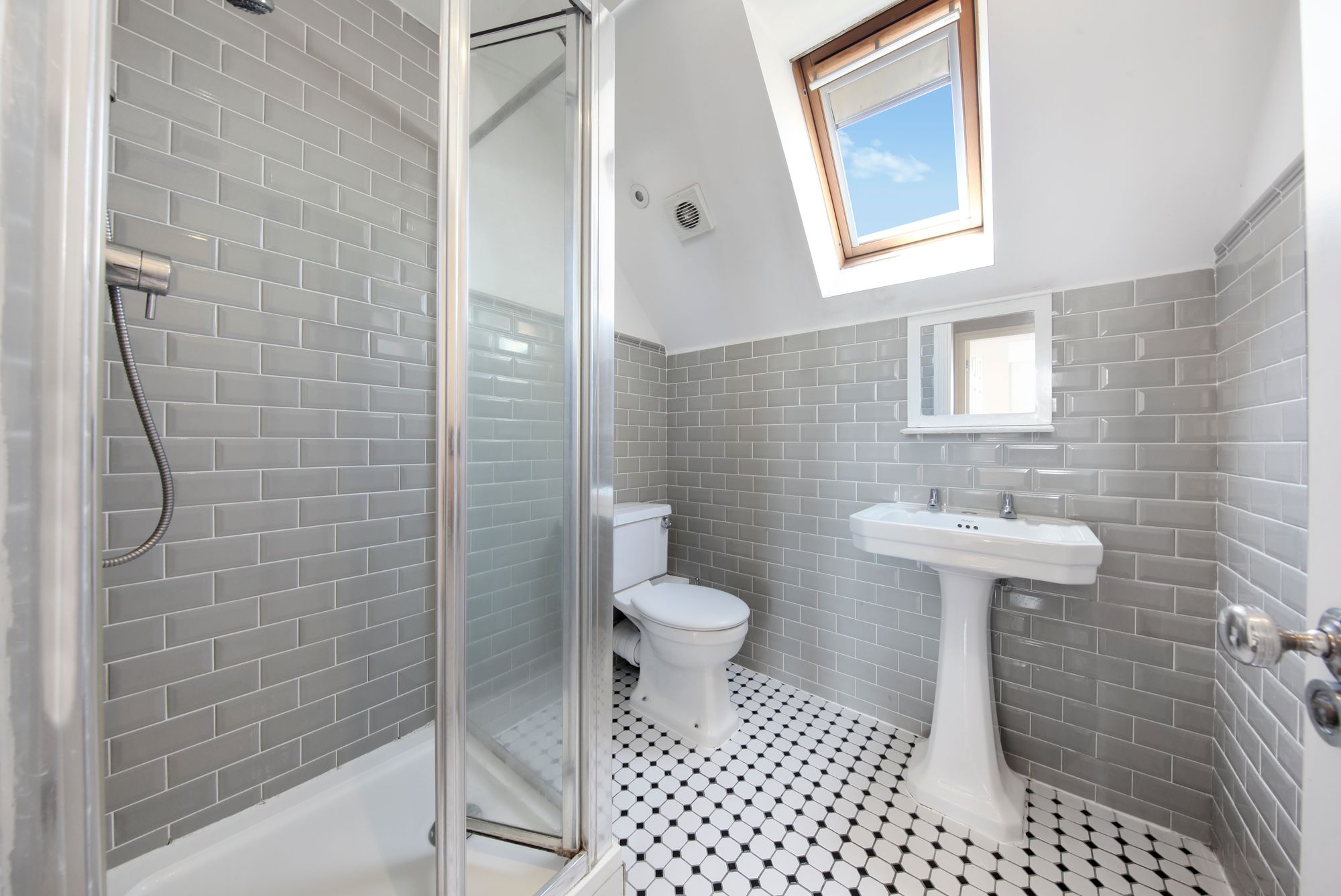 1 bed flat to rent in High Street, Croydon  - Property Image 5
