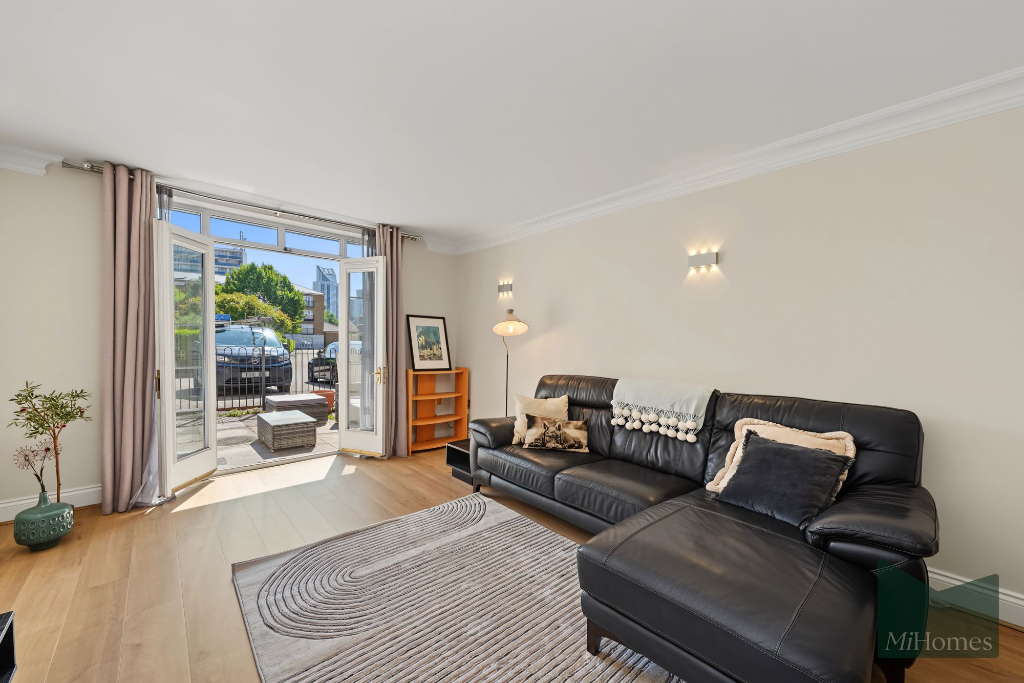 3 bed ground floor flat for sale in Trinity Street, Portland Court, SE1 - Property Image 2