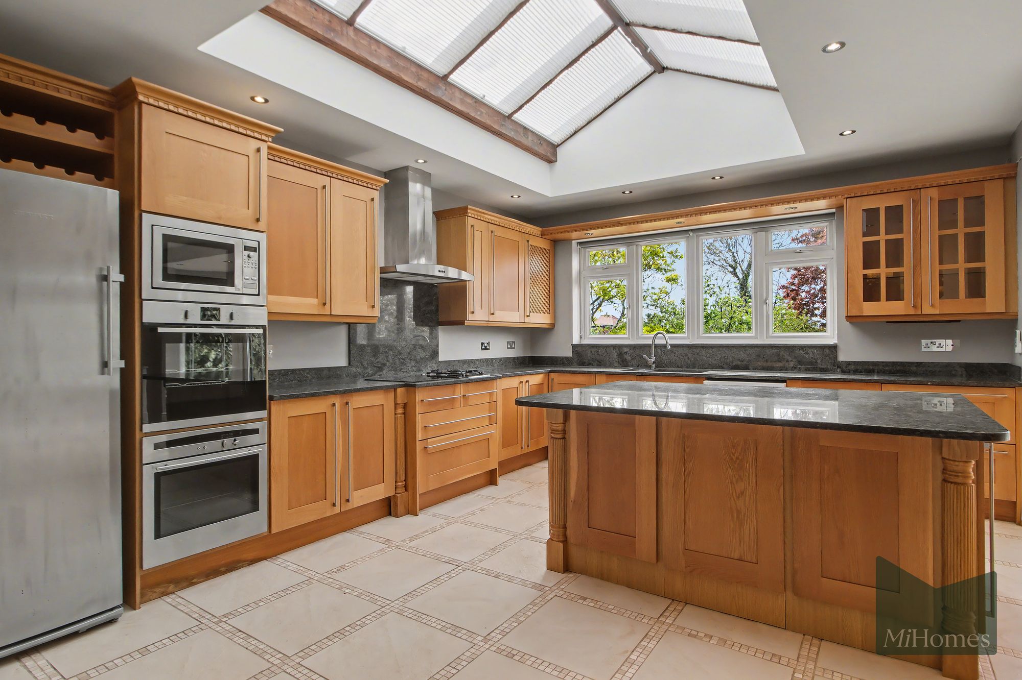 5 bed house for sale in Chandos Avenue, London, N14 - Property Image 2