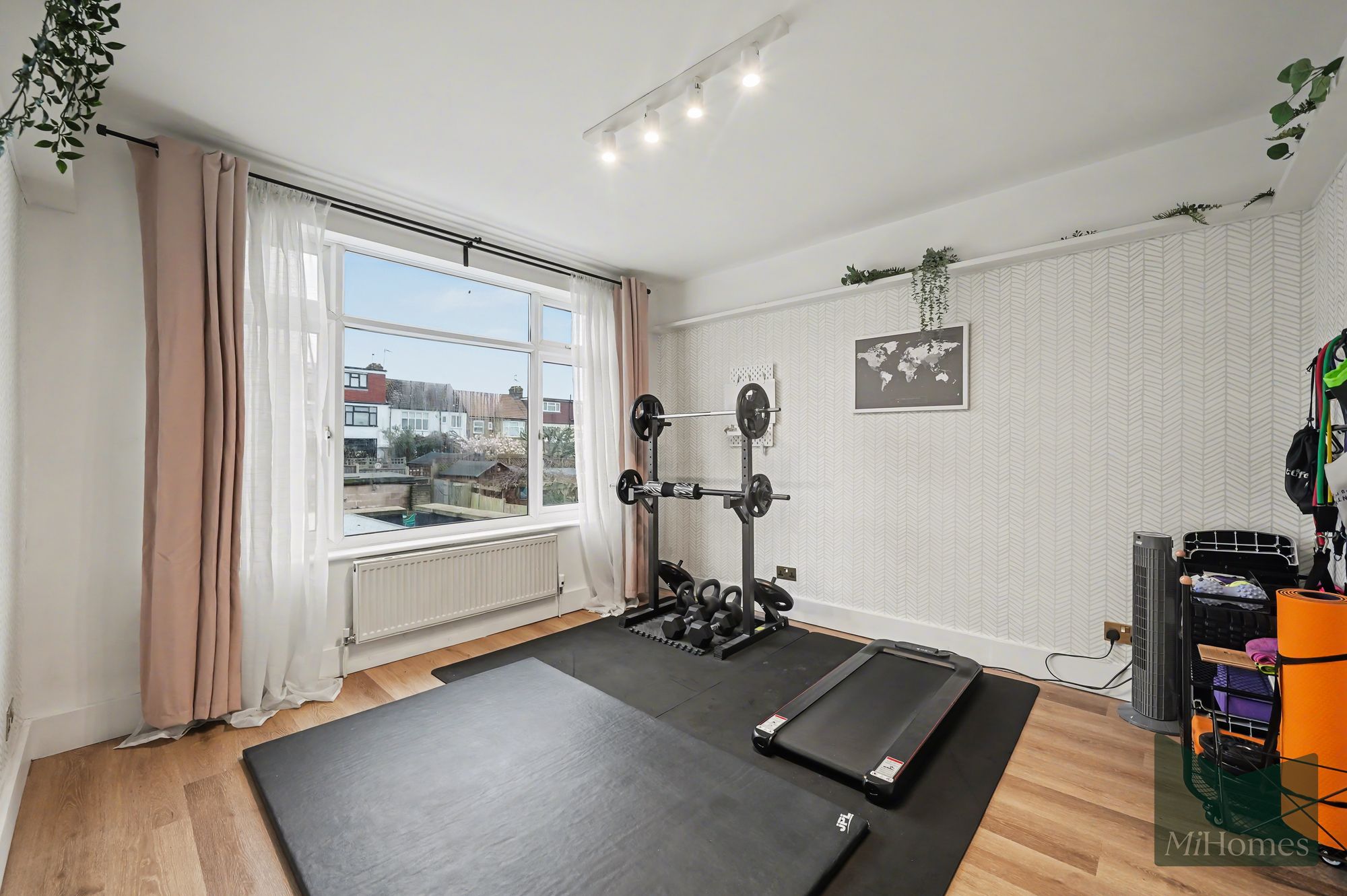 4 bed mid-terraced house for sale in Windsor Drive, Barnet, EN4 - Property Image 24